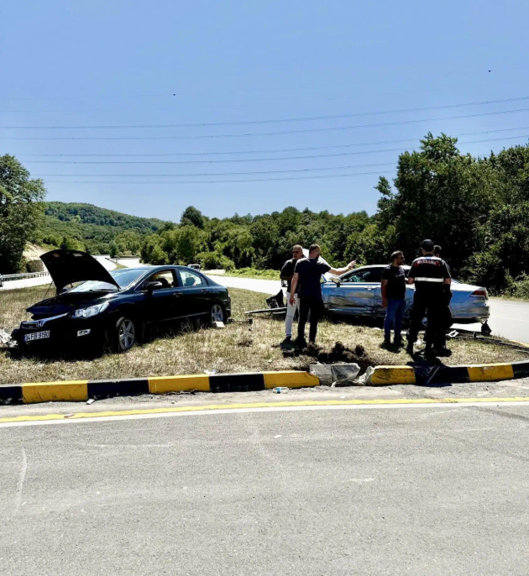 Amasra yolunda kavşakta kaza