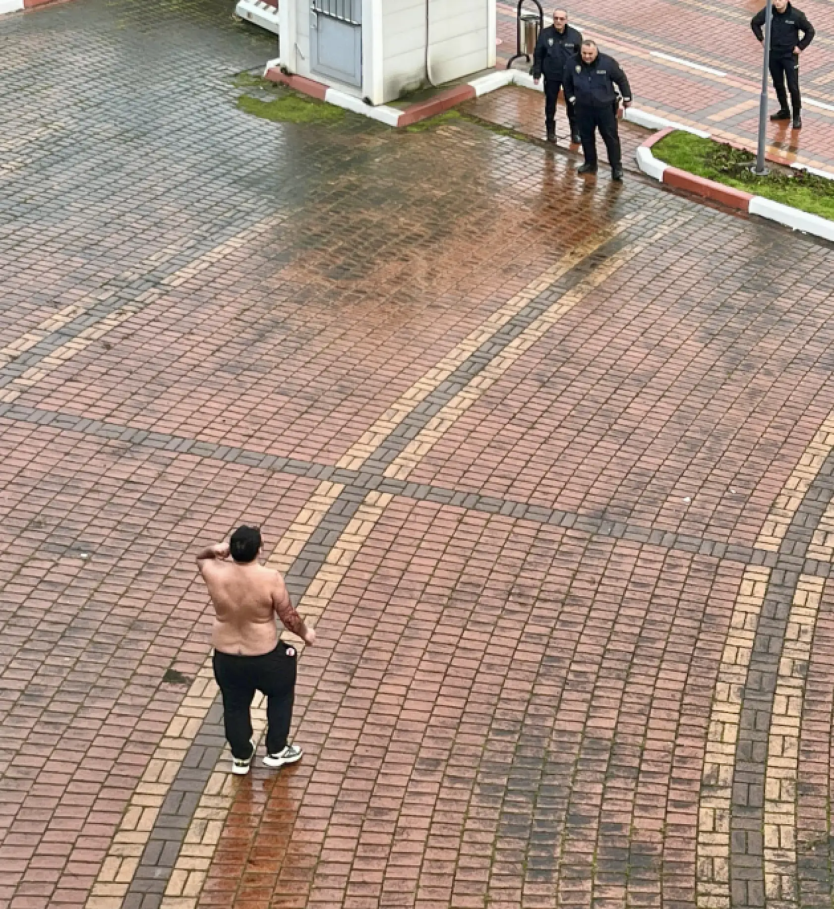 Belediye önünde olay!