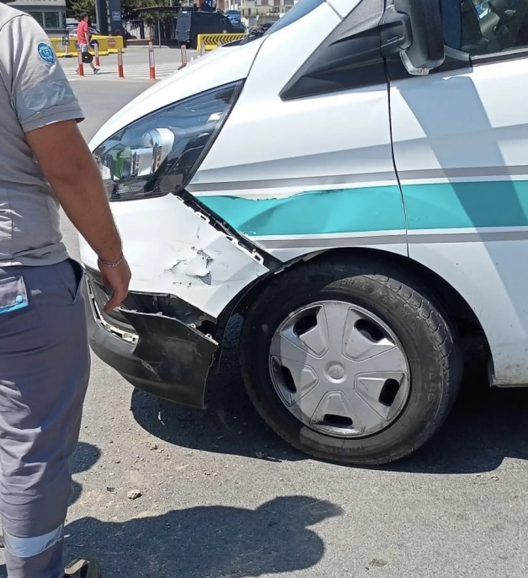 Emniyet önünde kaza