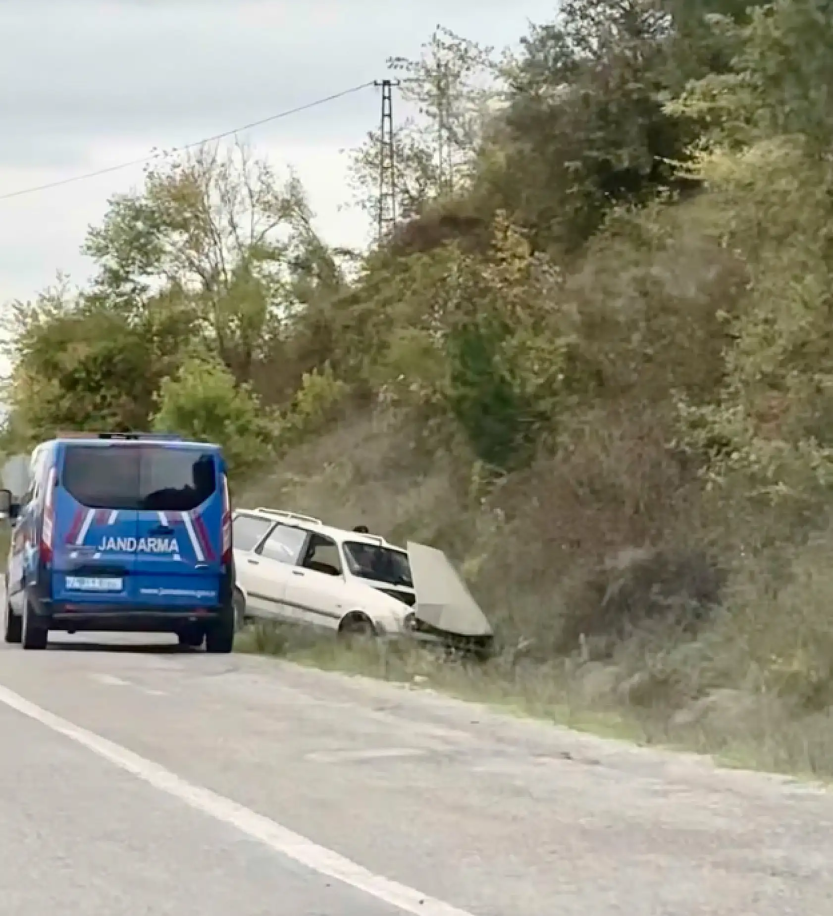 Kozcağız yolunda Otomobil takla attı