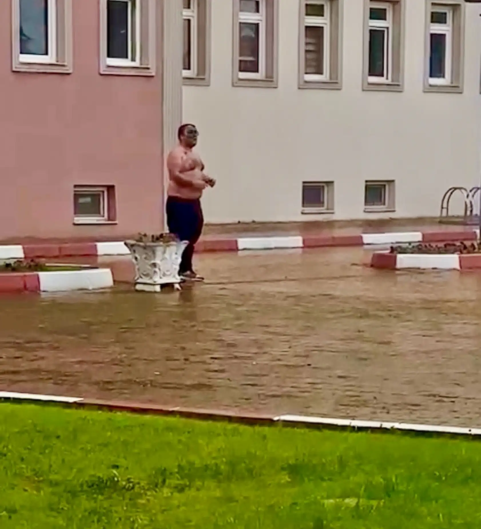 Belediye önünde olay!