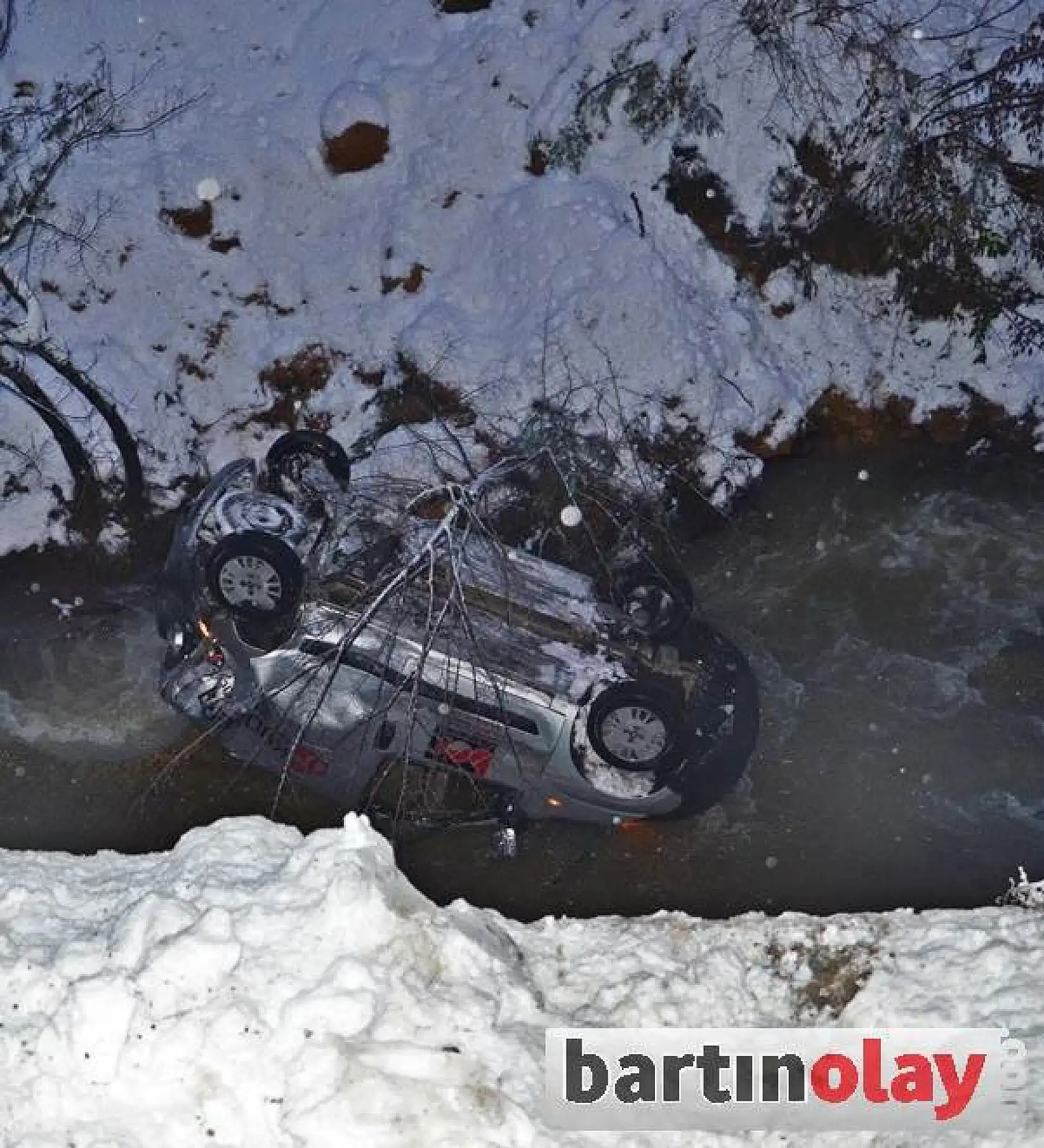 Otomobil dereye uçtu