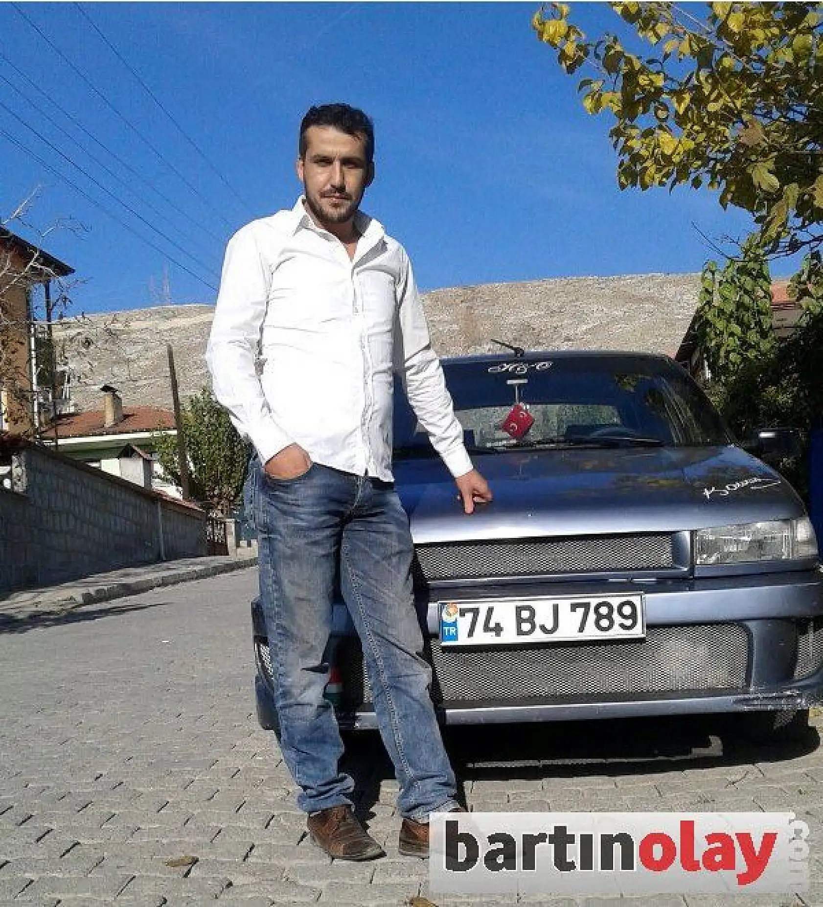 Takla atan otomobil şarampole yuvarlandı