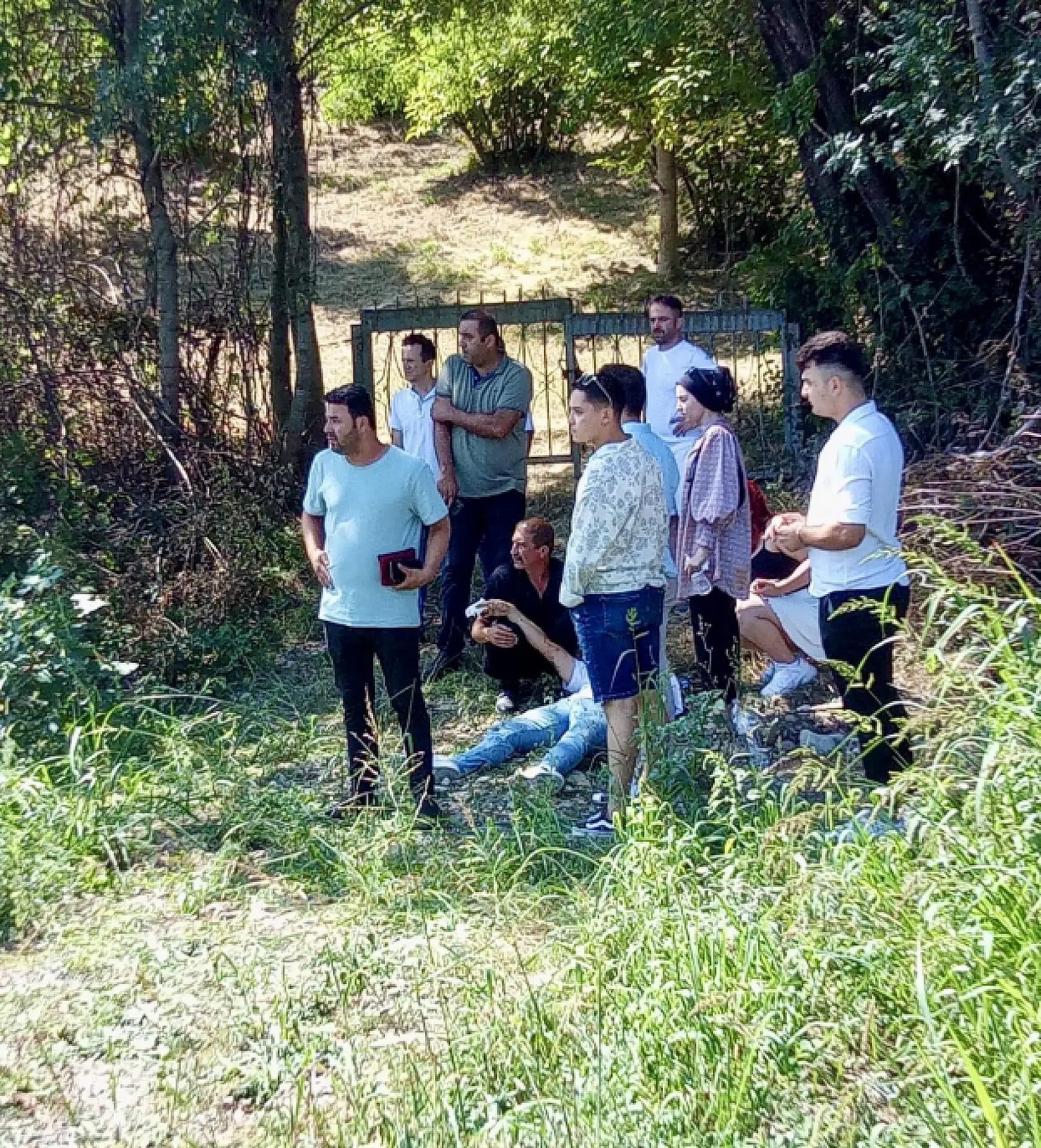 Mıcırlı yolda şarampole yuvarlandı