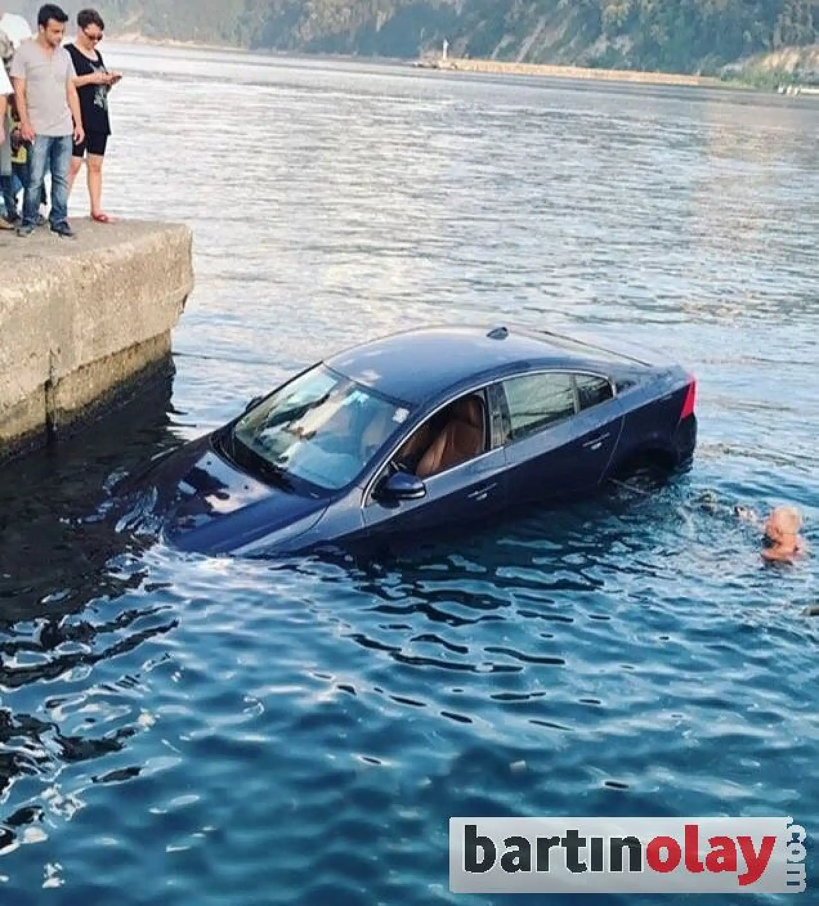 Amasra'da otomobil denize düştü