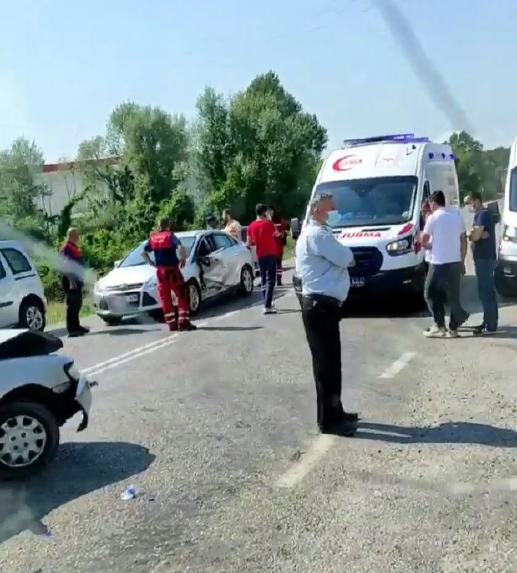 İki araç çarpıştı, 4 yaralı