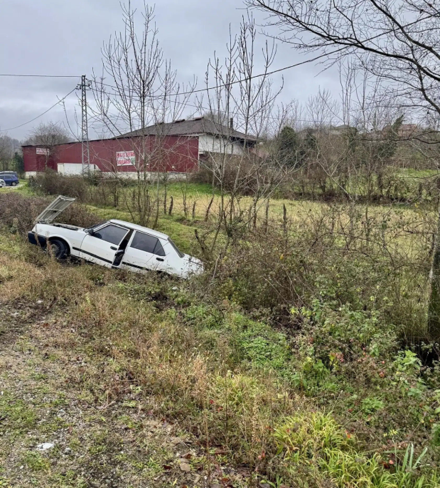 Kayan araç şarampole yuvarlandı