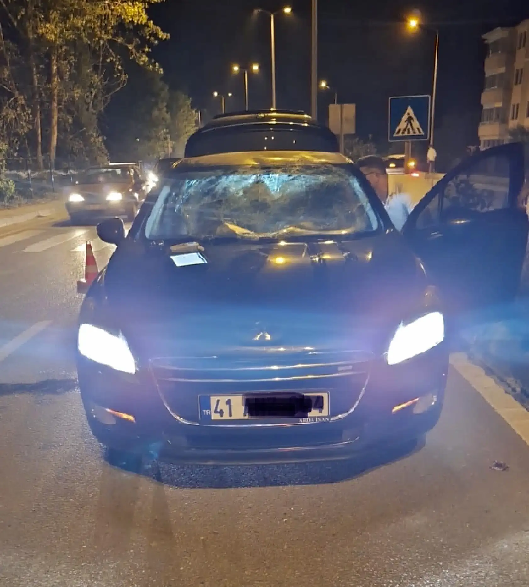 Otomobil yayaya çarptı