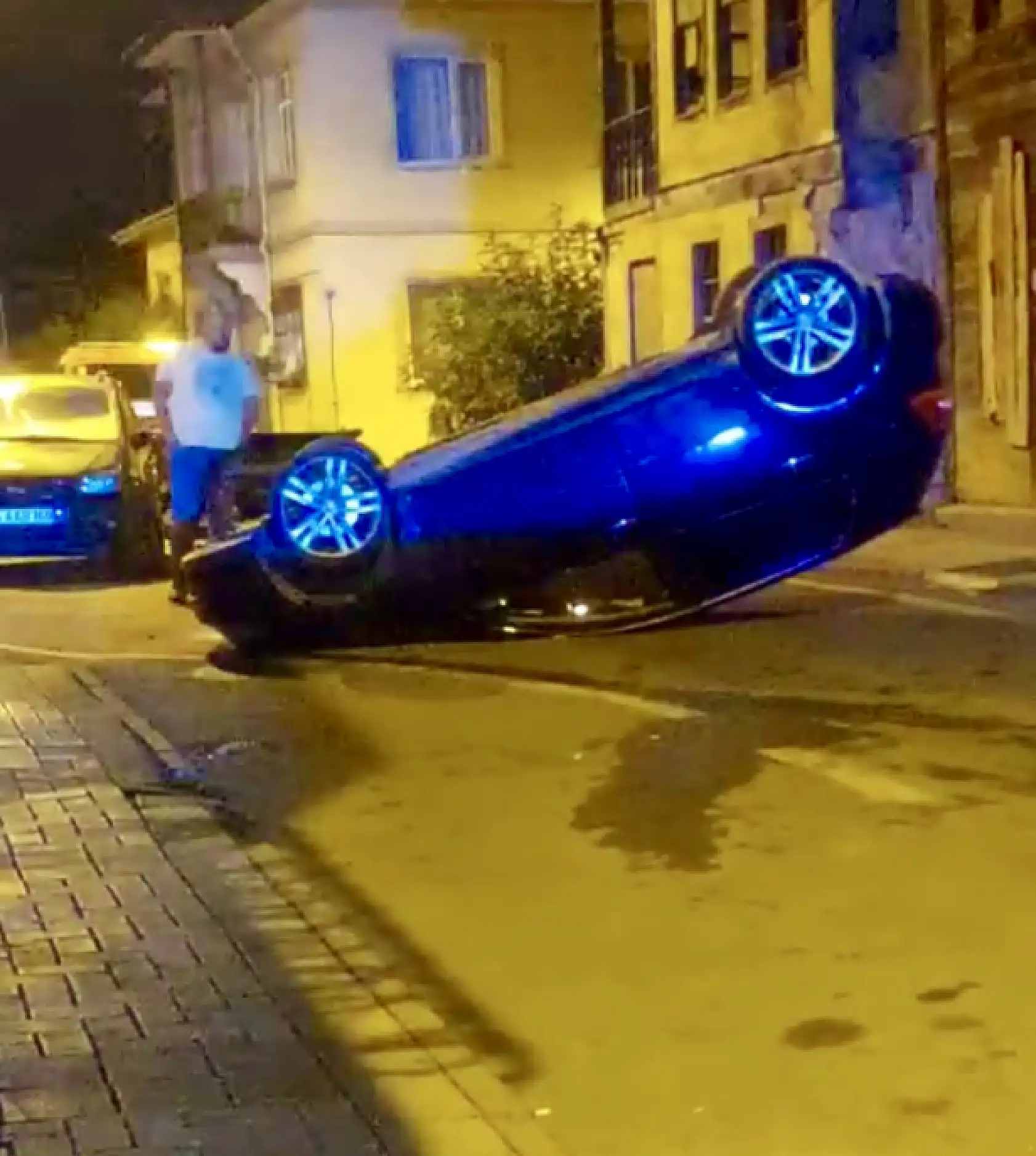 Bartın'da otomobil ters döndü