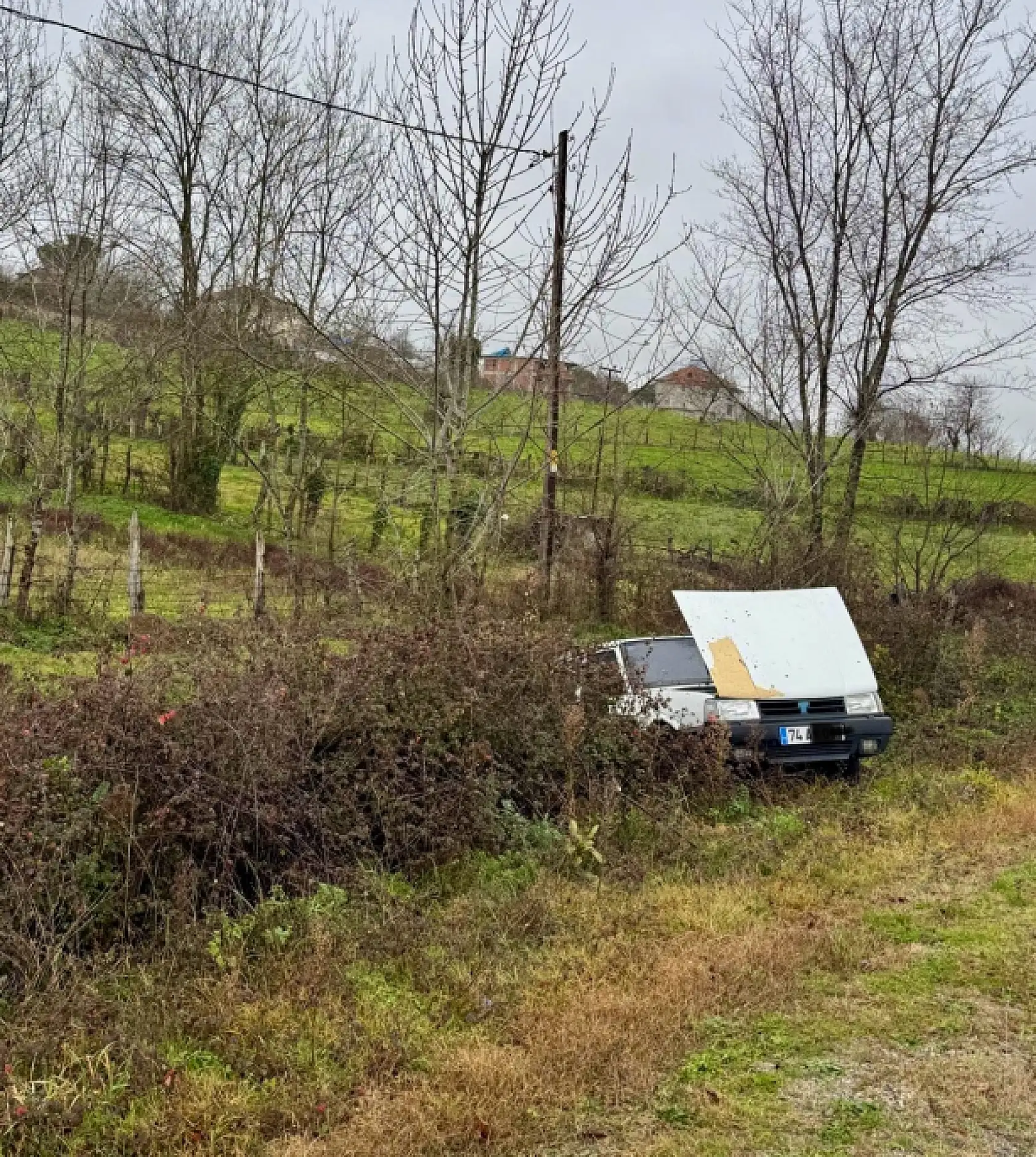 Kayan araç şarampole yuvarlandı