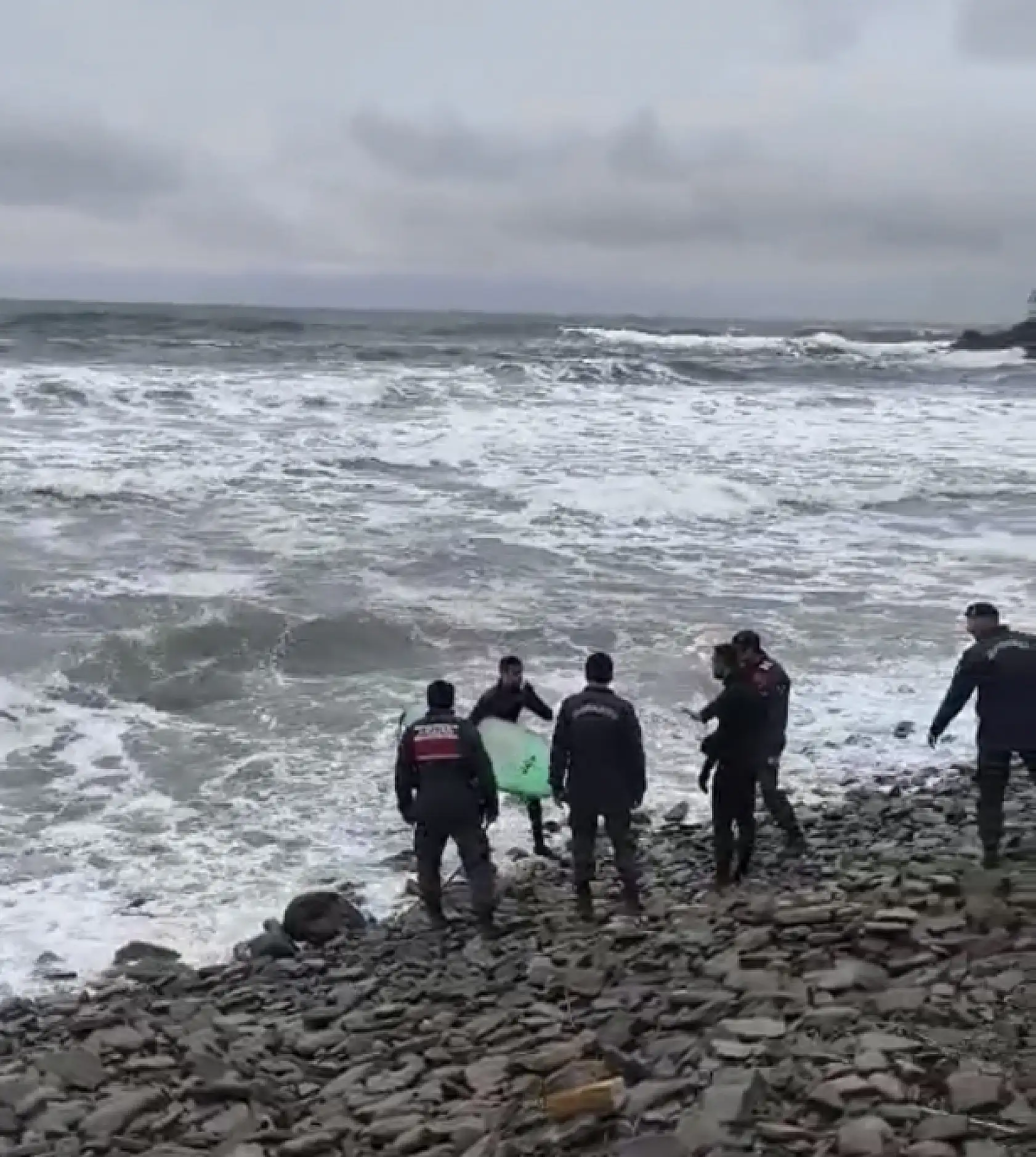 Dalgalarla 1 Saat Can Pahasına Mücadele!