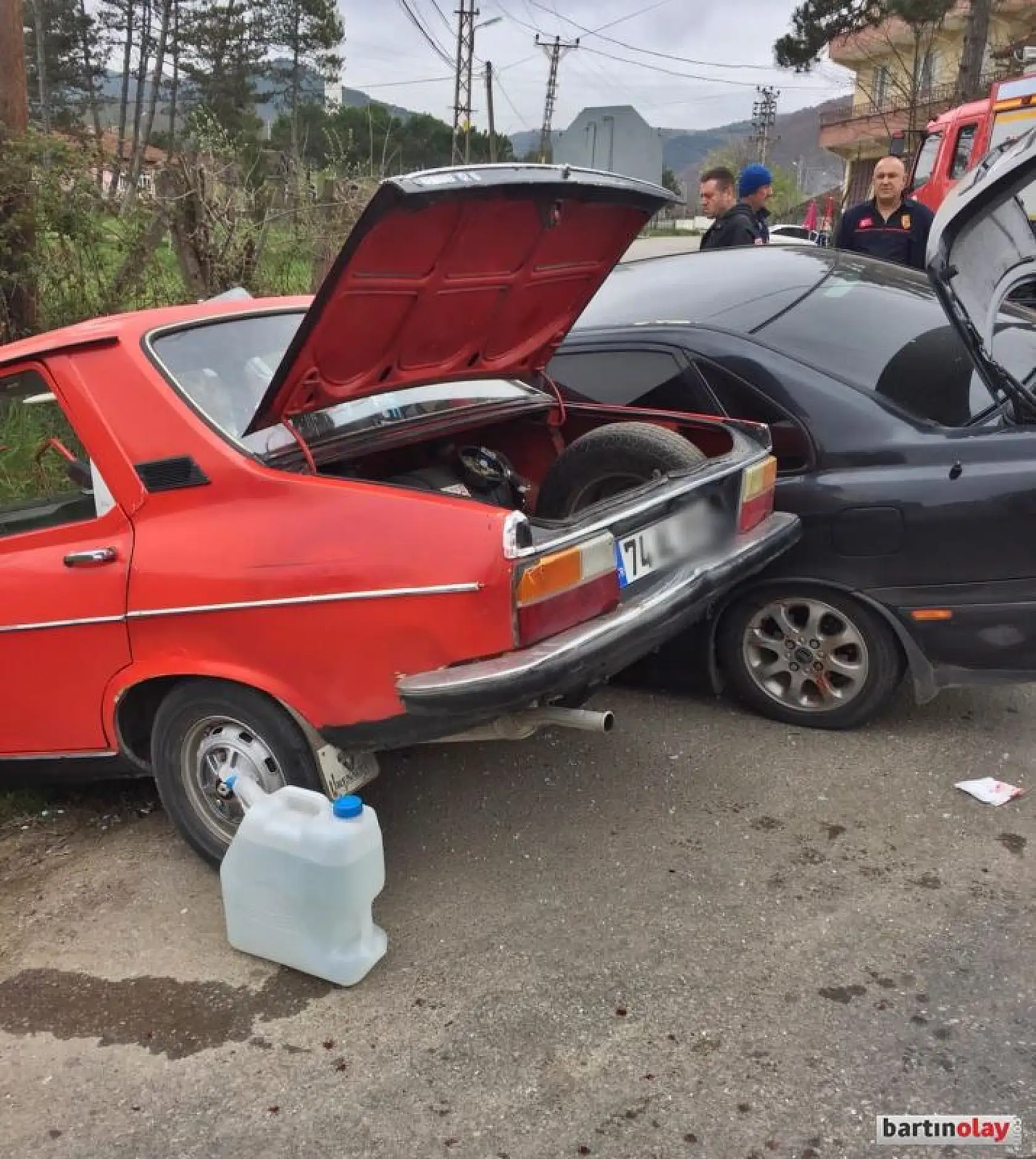 Yol ayrımında çarpıştılar