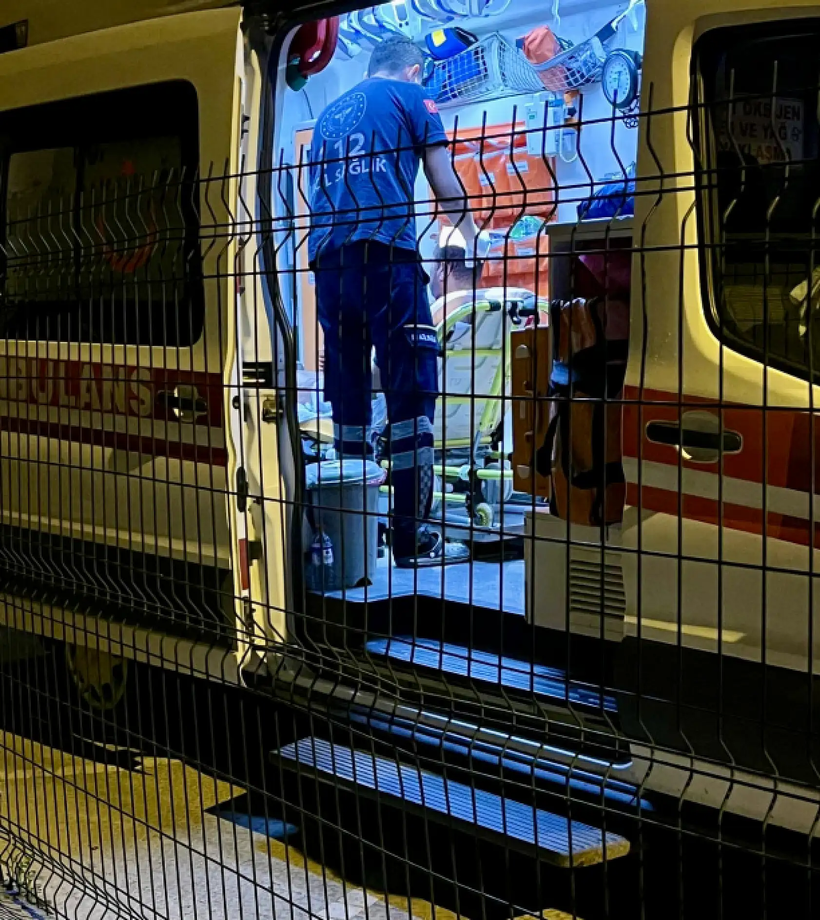 Yardıma gitti, sopayla darp edildi