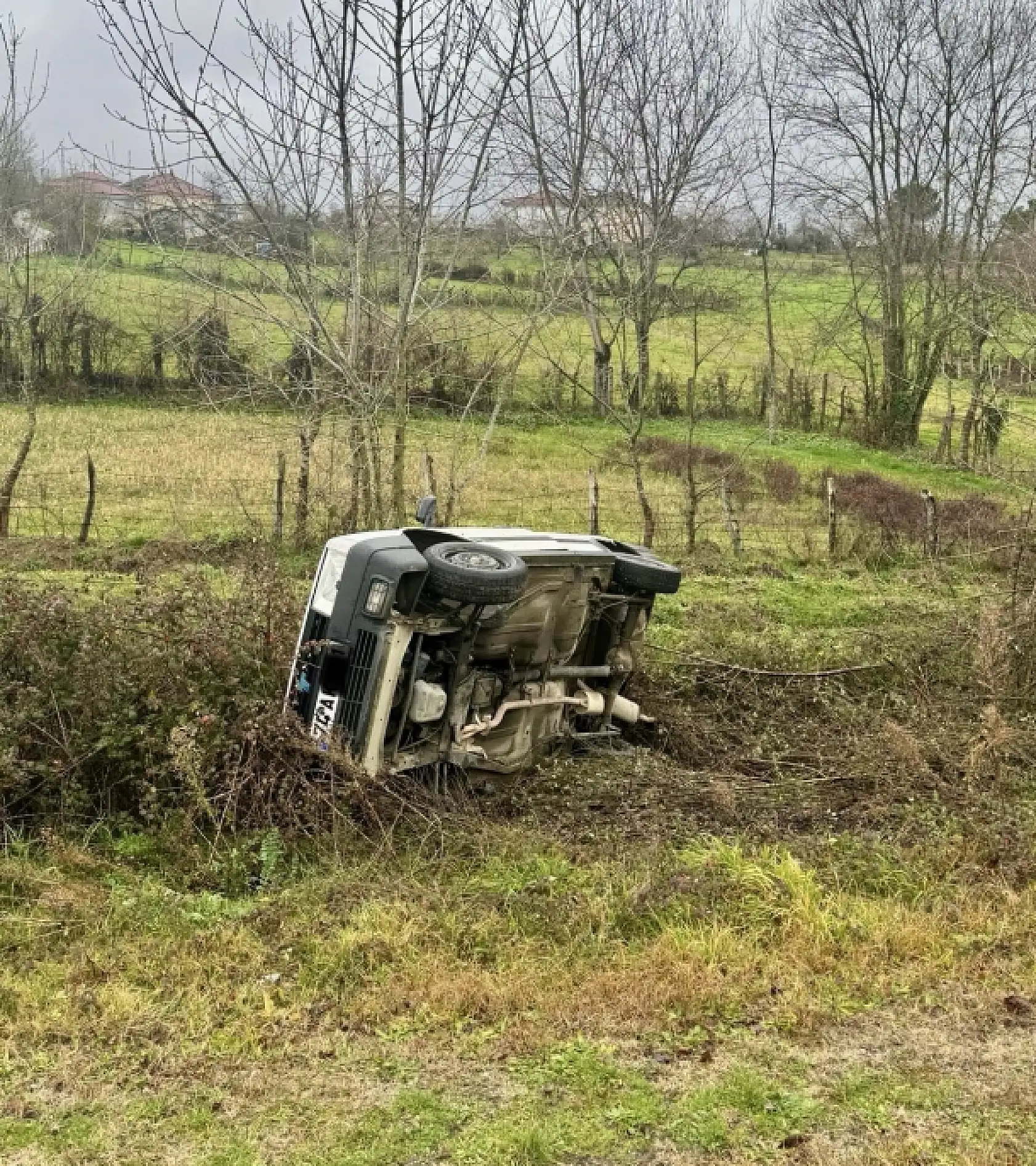 Kayan araç şarampole yuvarlandı