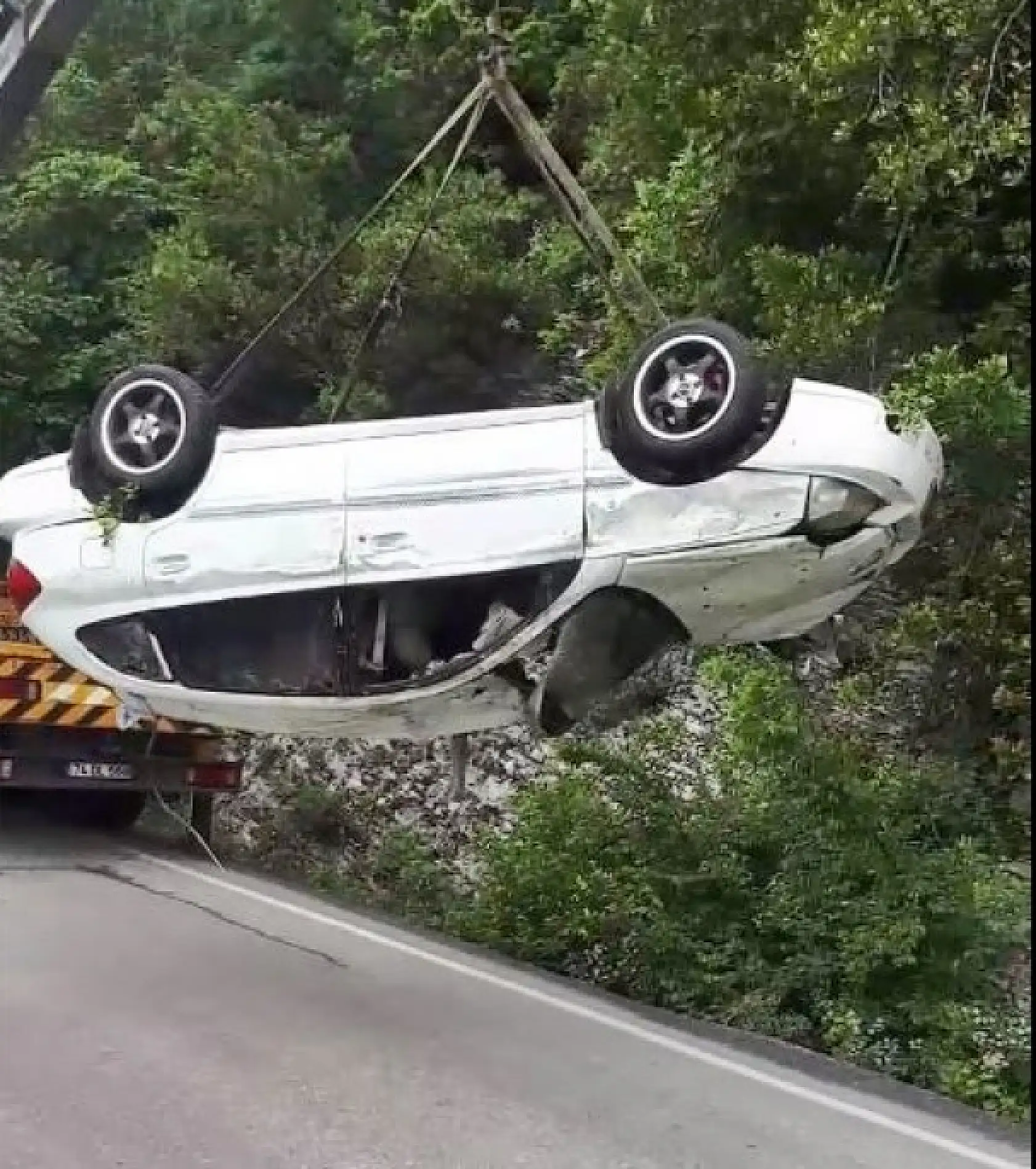 Otomobil Uçuruma yuvarlandı