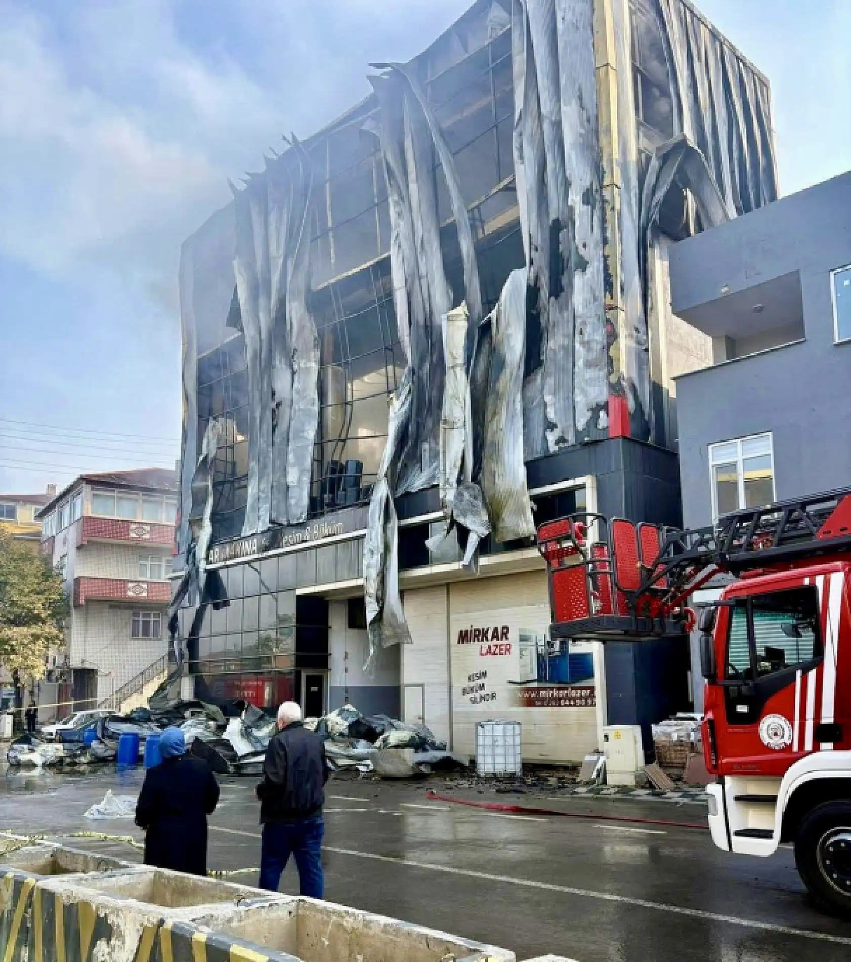 Kozmetik fabrikasında yangın