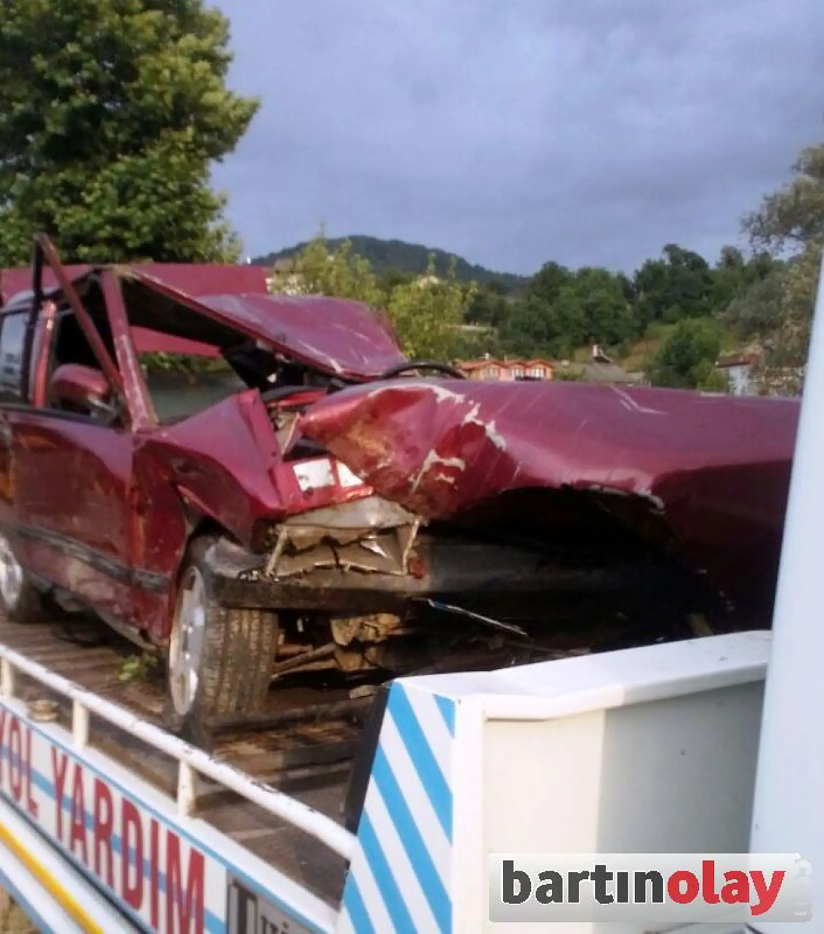 Ulus'ta Otomobil Tarlaya Uçtu