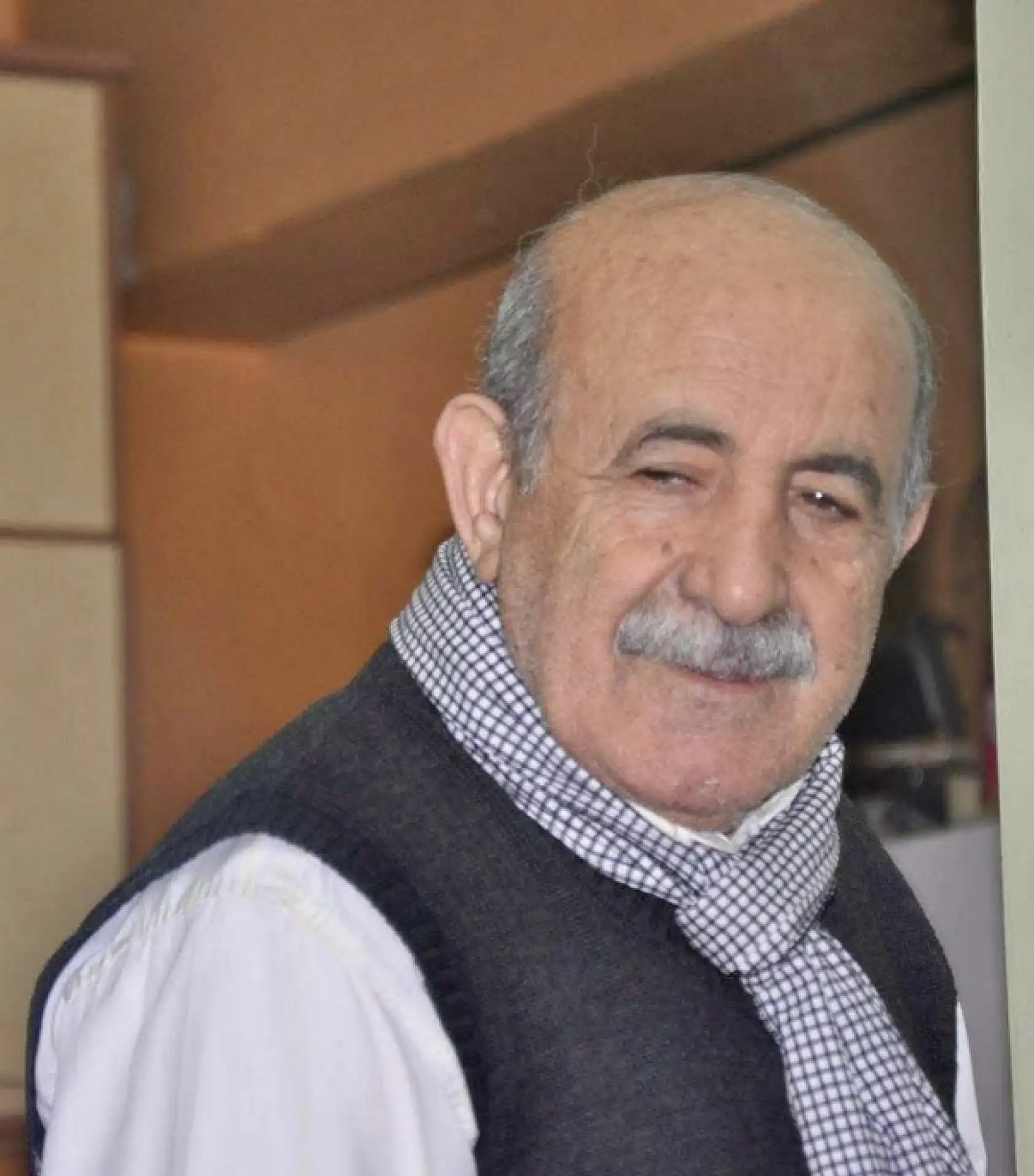 Gazeteci evinde ölü bulundu