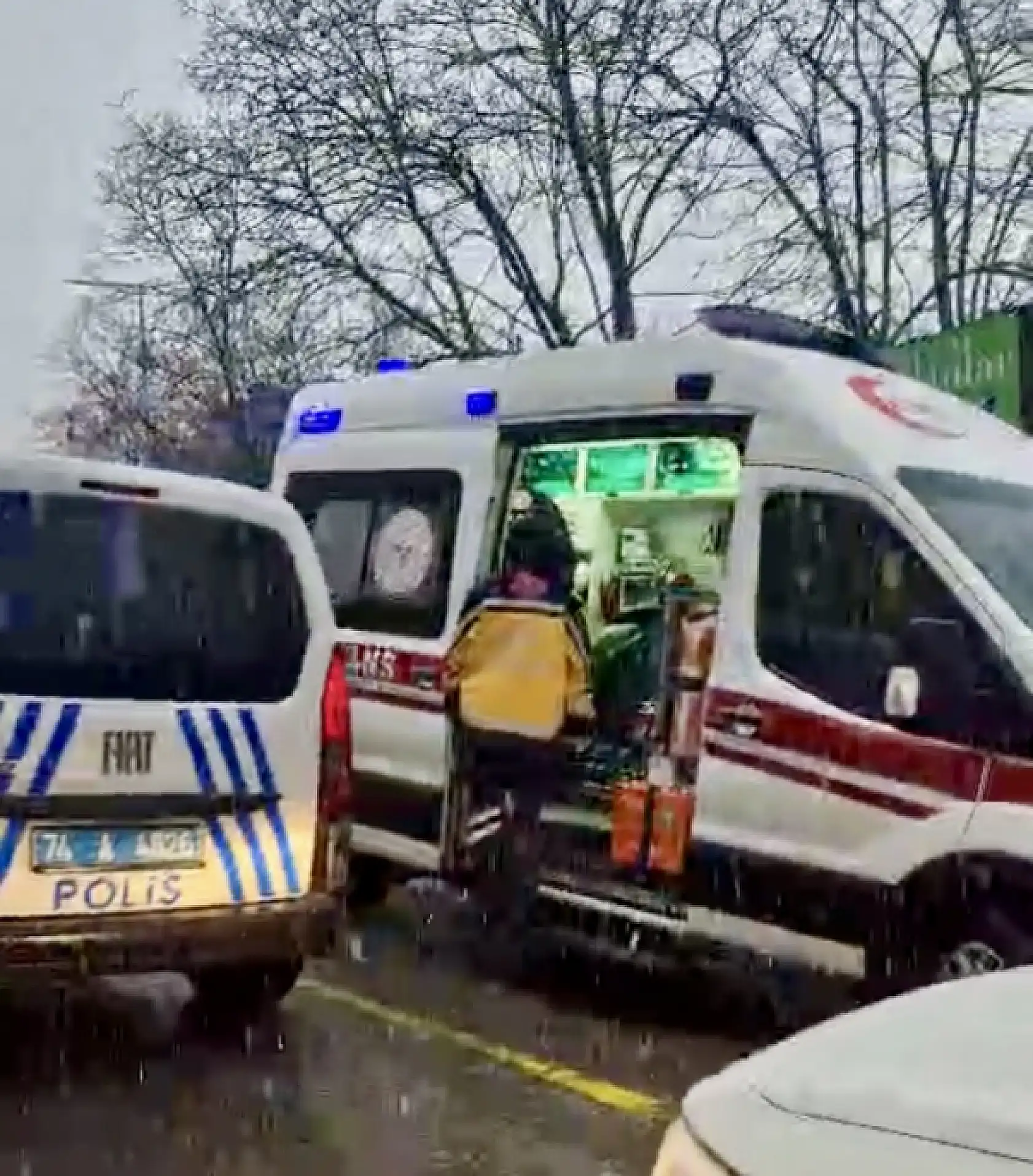 Kemer'de bıçaklı kavga