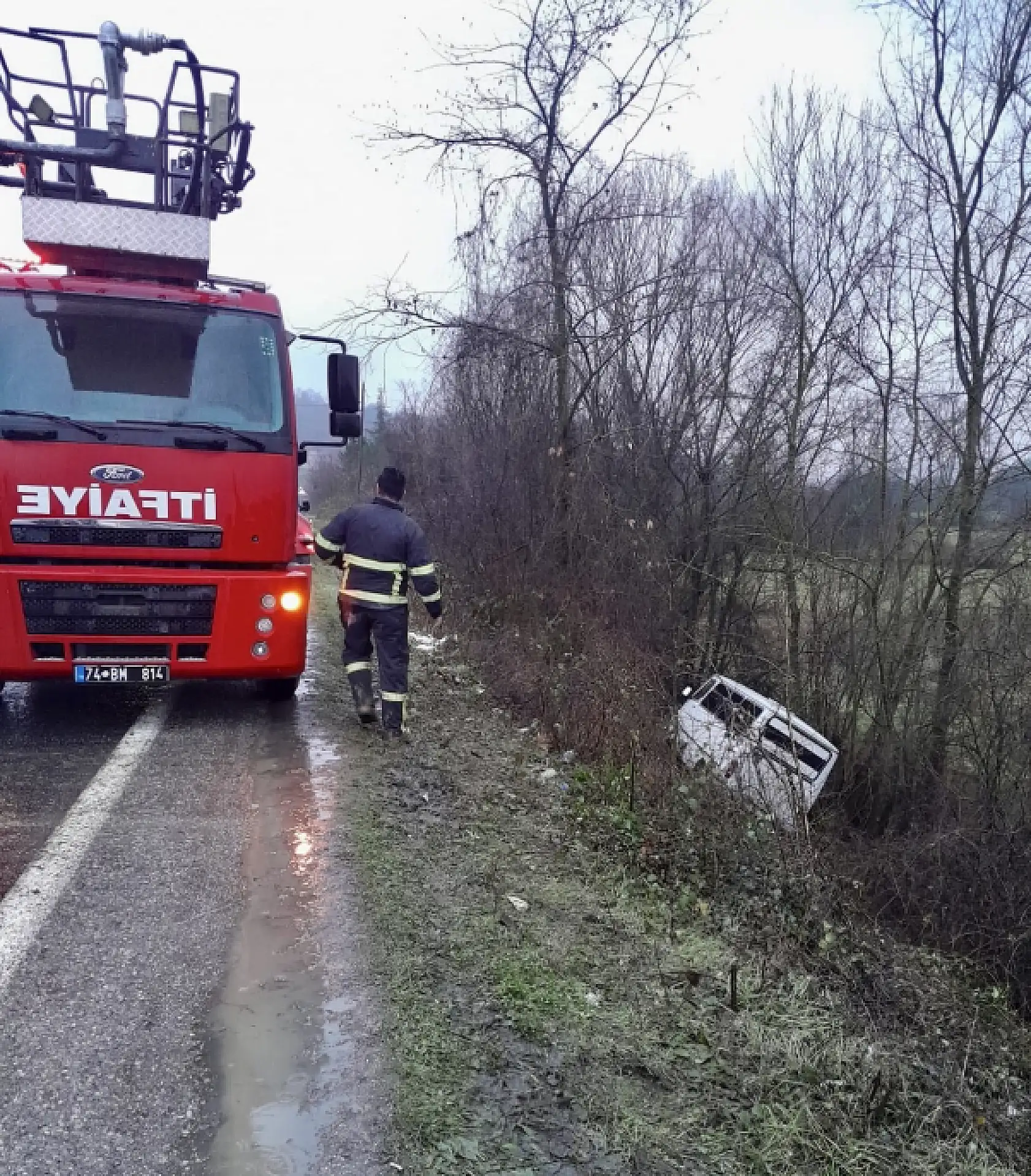 İşçi servisi şarampole uçtu