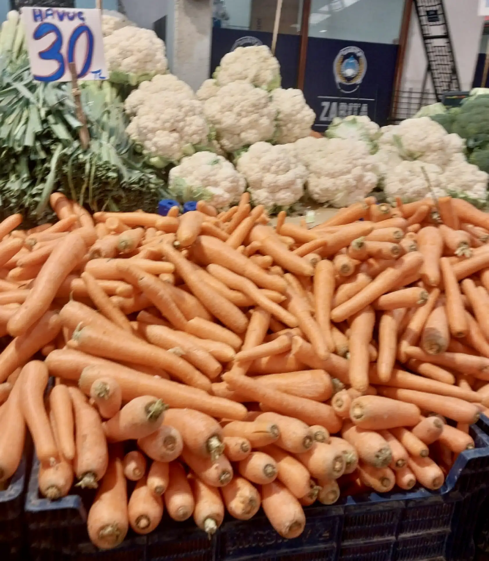 Pazarda hem hareket hem bereket