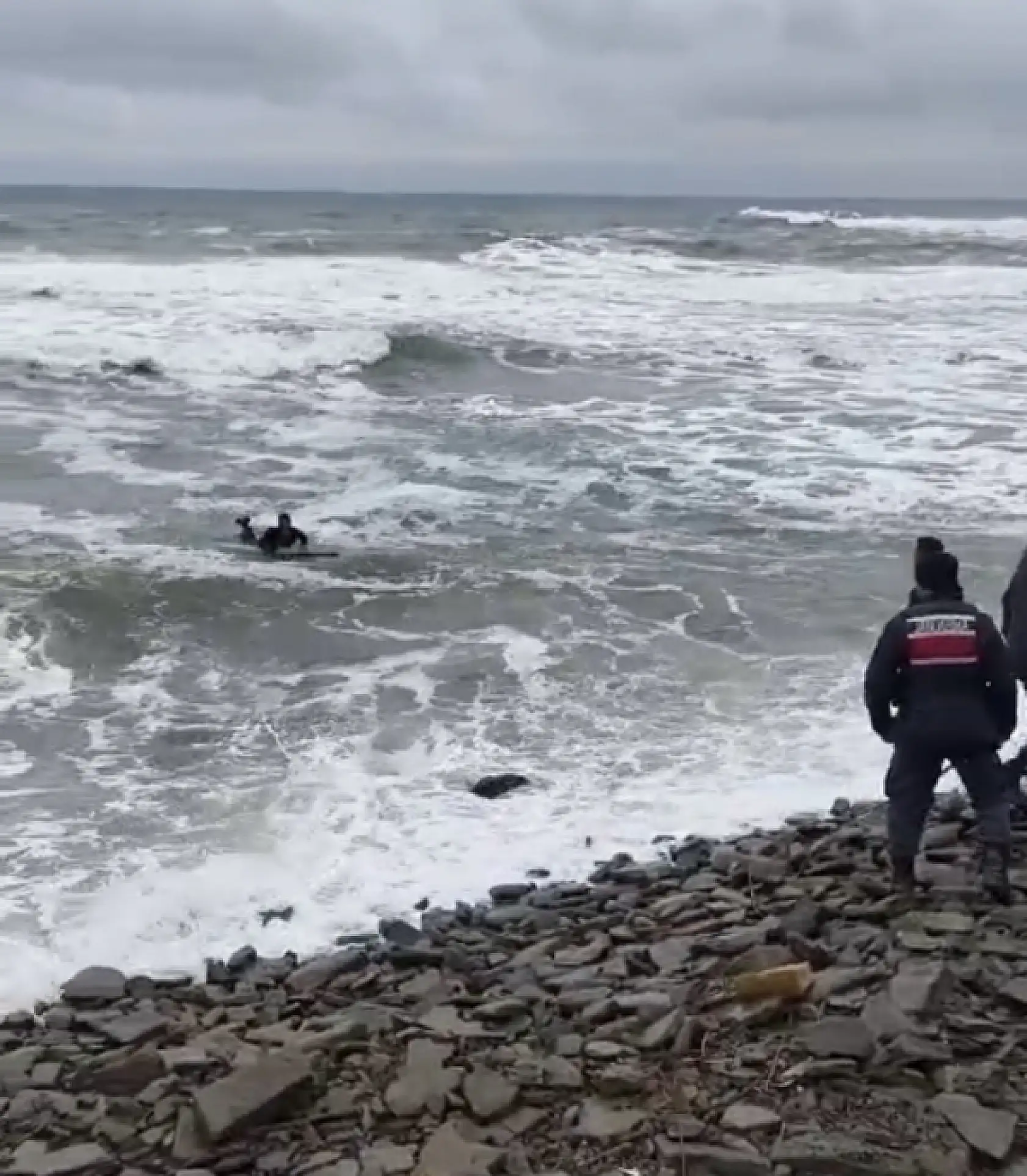 Dalgalarla 1 Saat Can Pahasına Mücadele!