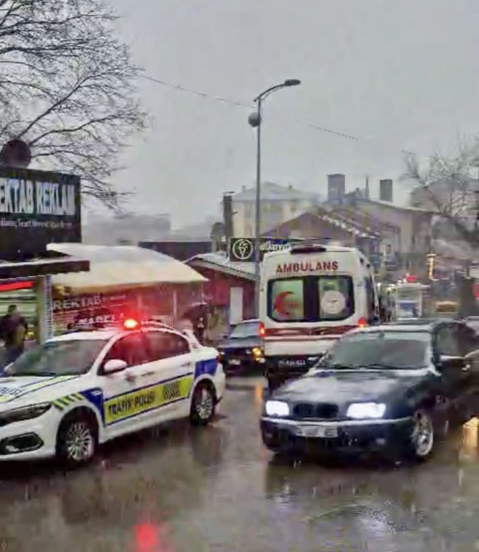 Kemer'de bıçaklı kavga