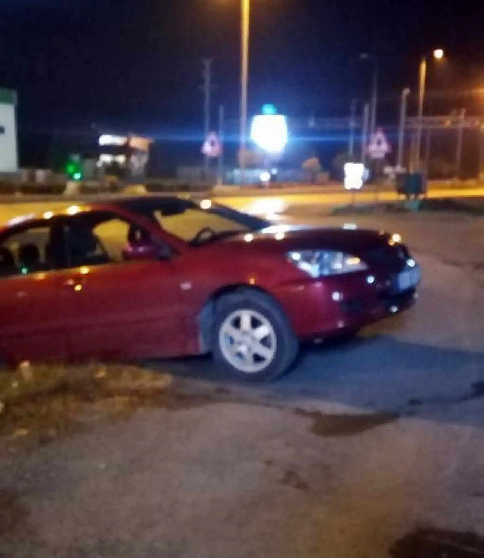 Geri kayan araç kanala düştü