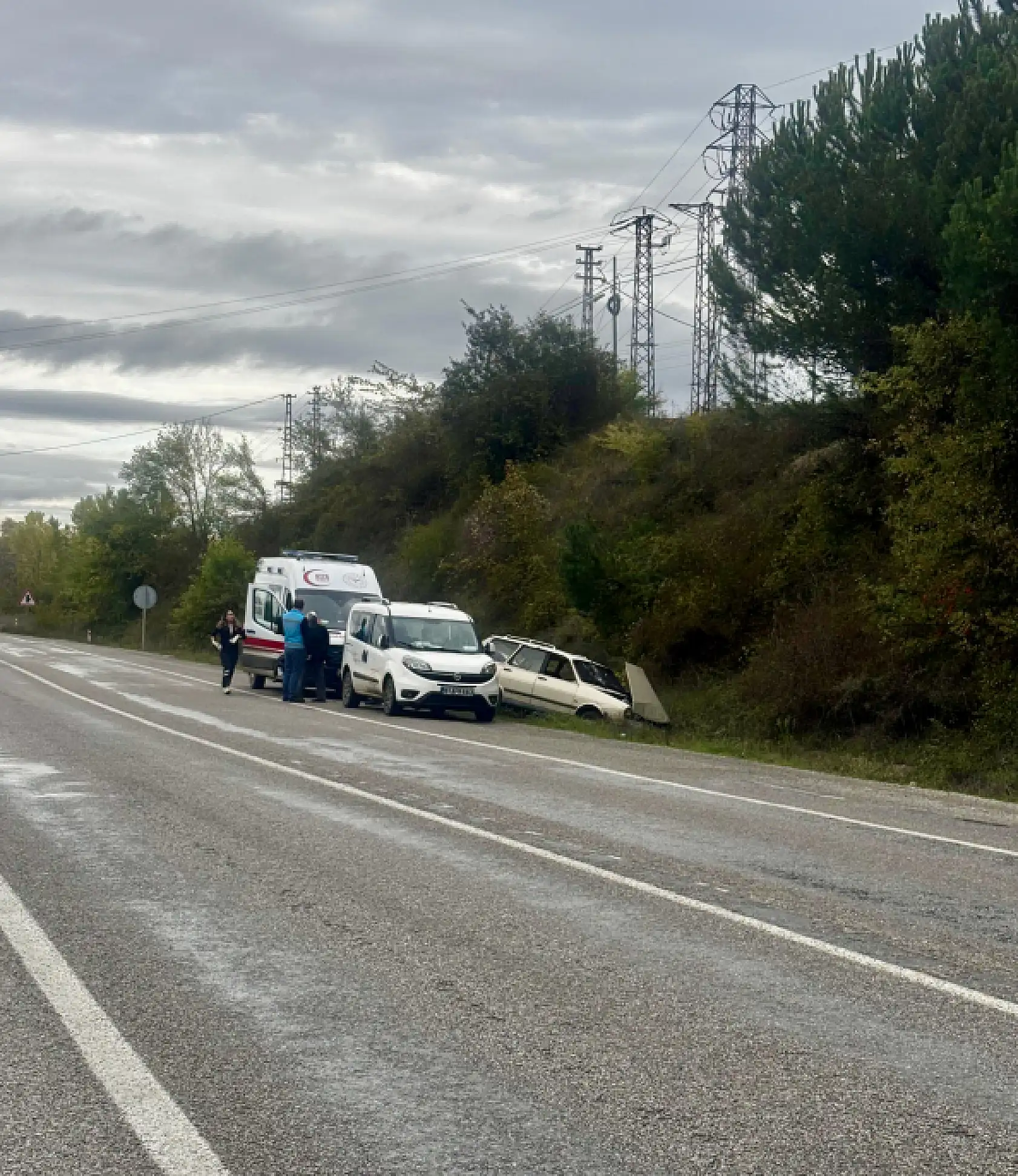 Kozcağız yolunda Otomobil takla attı