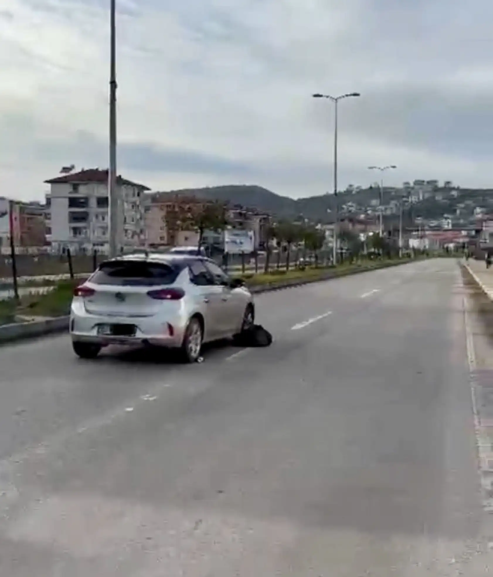 Otomobil yayaya çarptı