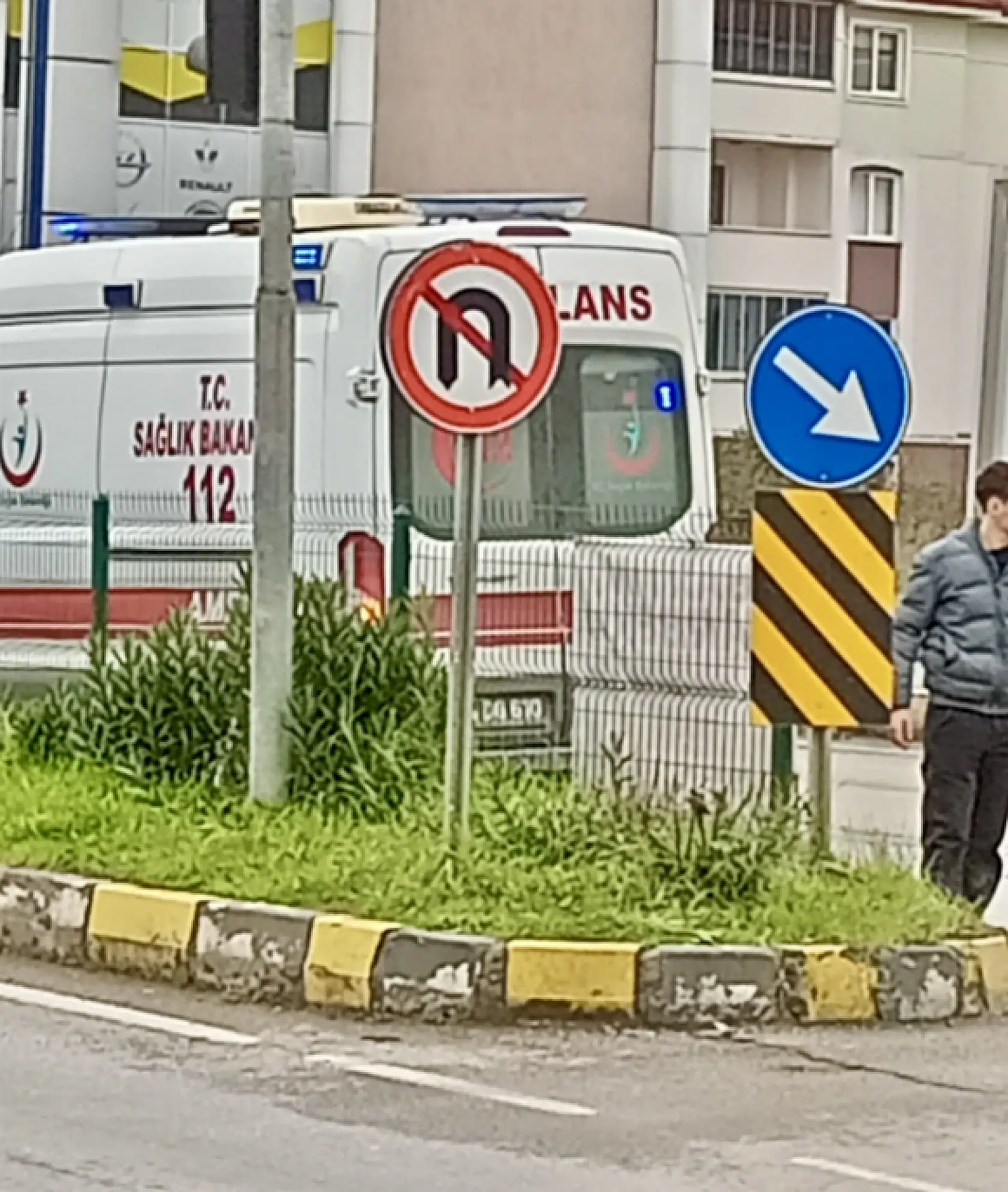 Motosiklet ve otomobil çarpıştı