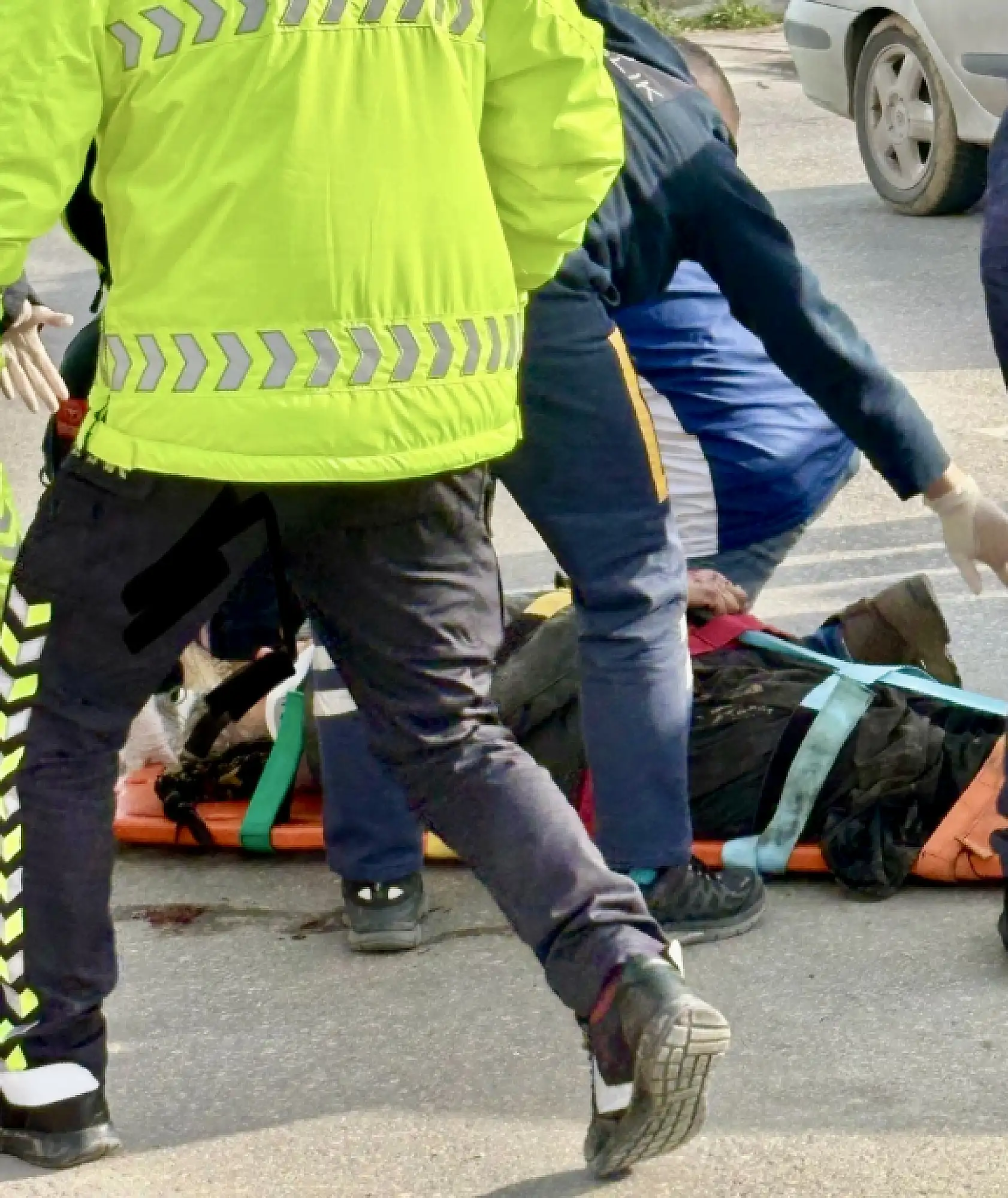 Otomobil yayaya çarptı