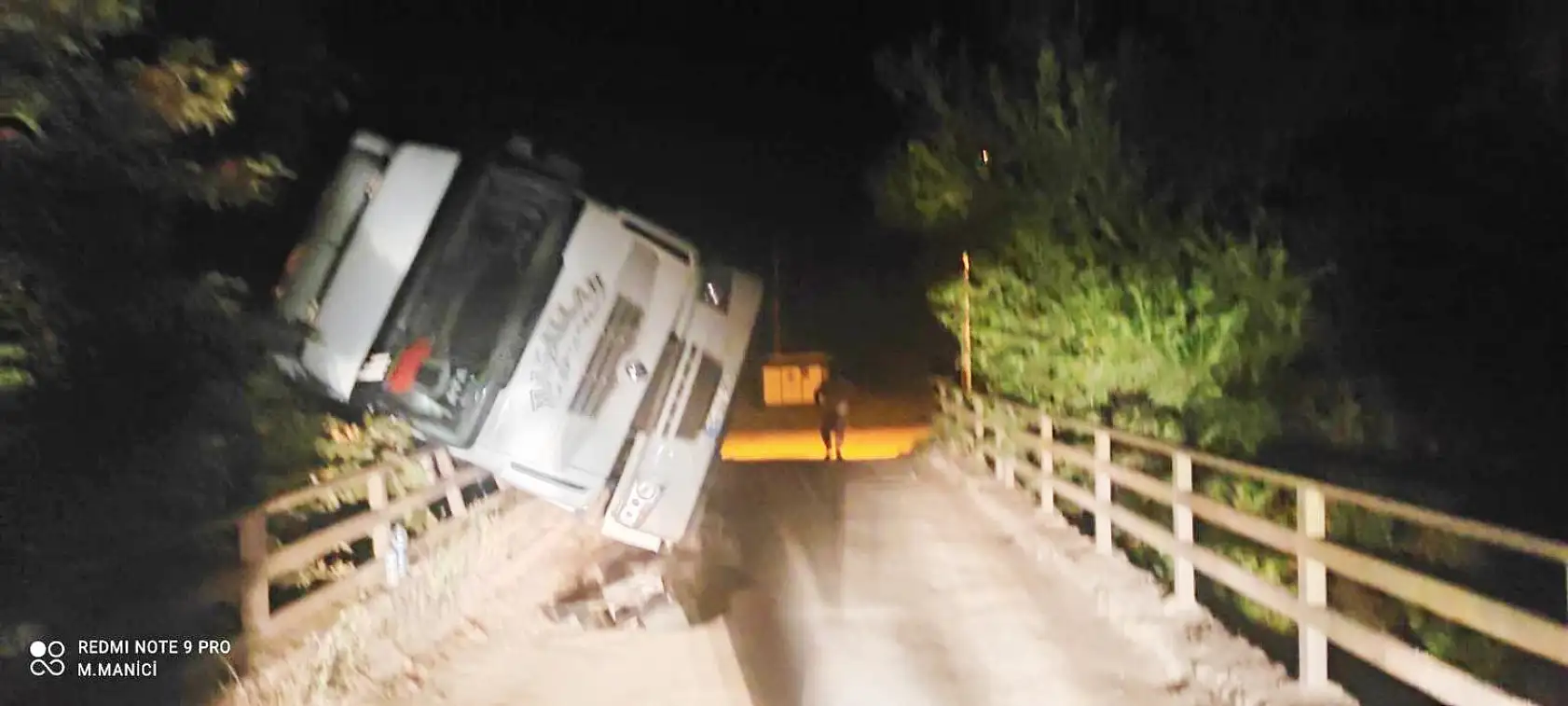 Son dakika, Köprüde devrildi