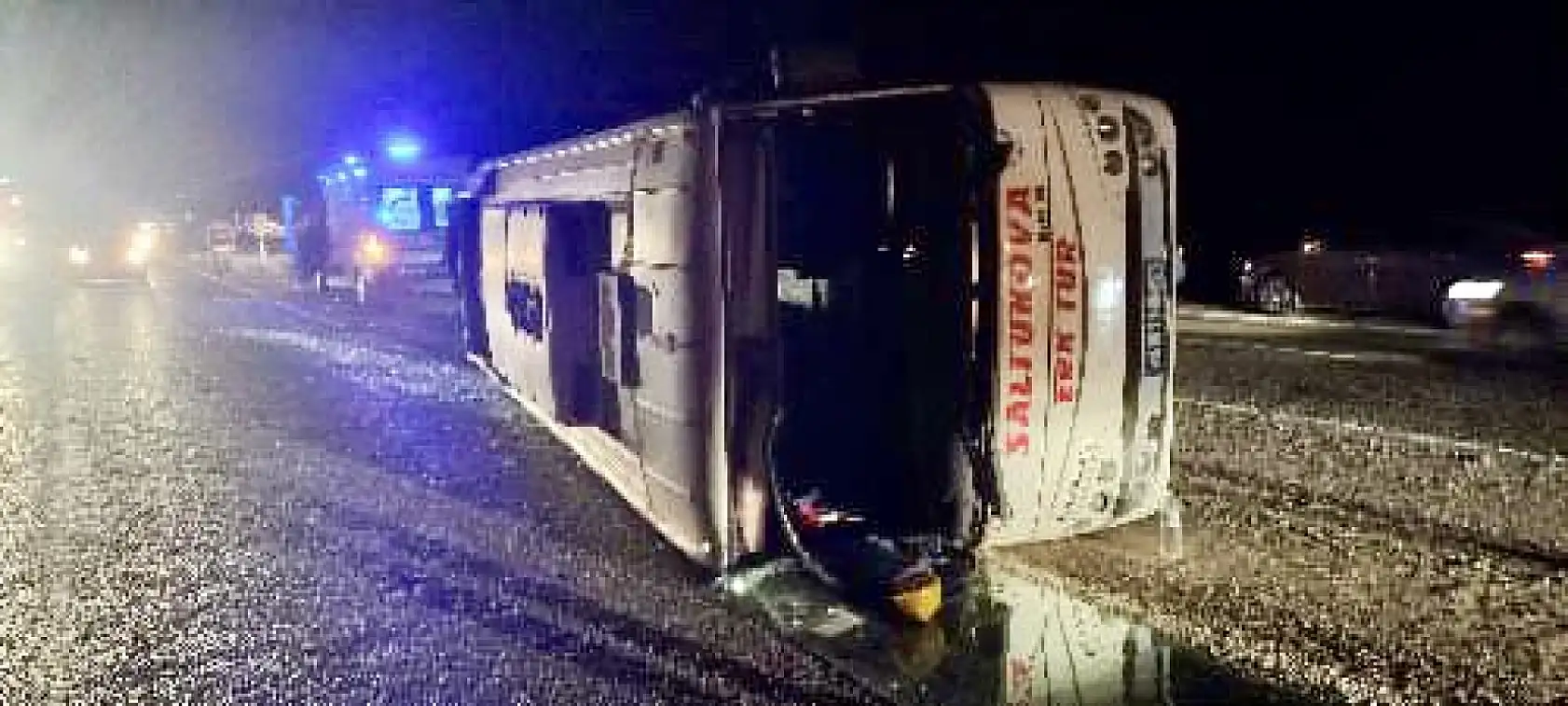 İşçi servisi devrildi, çok sayıda yaralı var