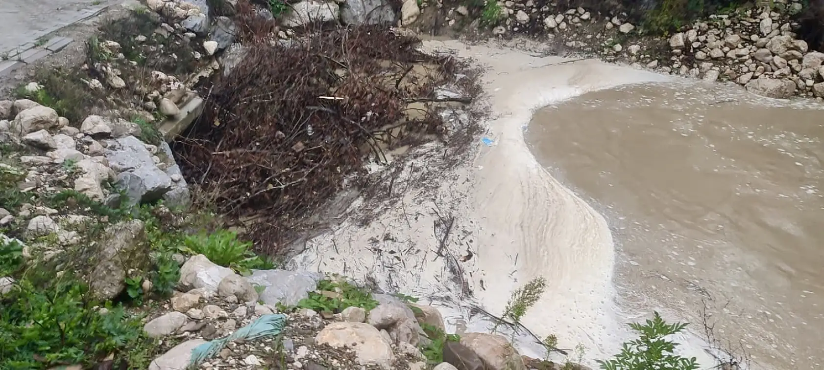 Su yükselince mahsur kaldılar