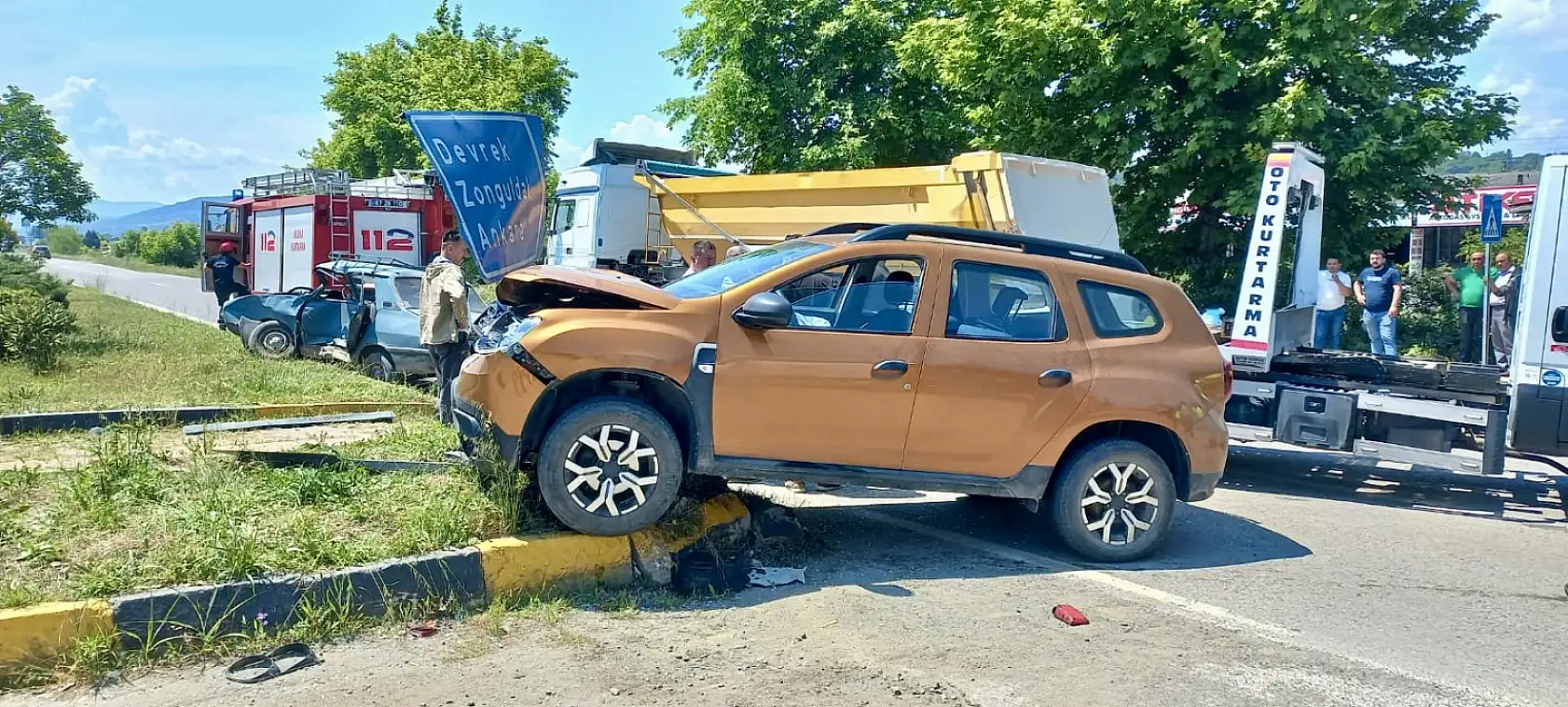 Kavşakta çarpıştılar, 1 ölü 1 yaralı
