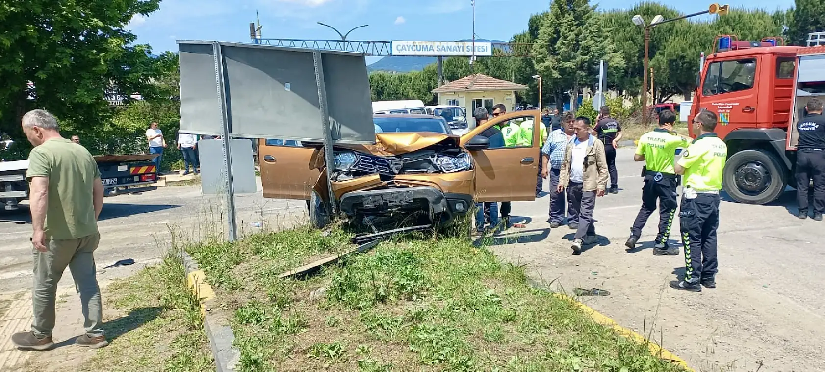 Kavşakta çarpıştılar, 1 ölü 1 yaralı