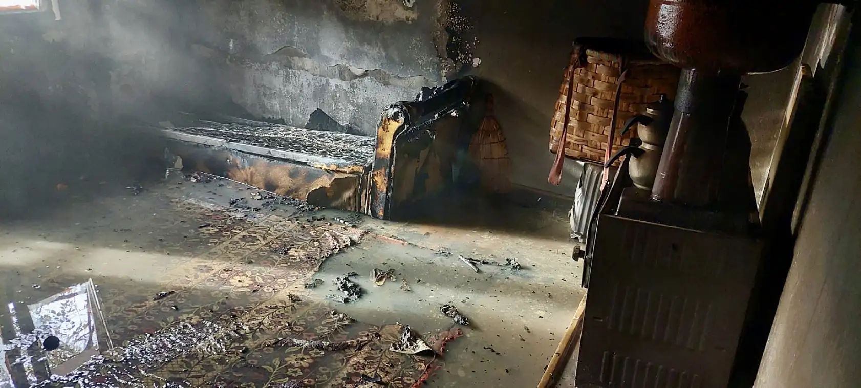 Köyde sobadan kaynaklı yangın