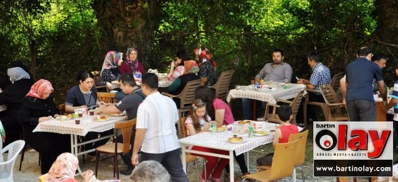 KOZCAĞIZ'DA AÇIK BÜFE KAHVALTI