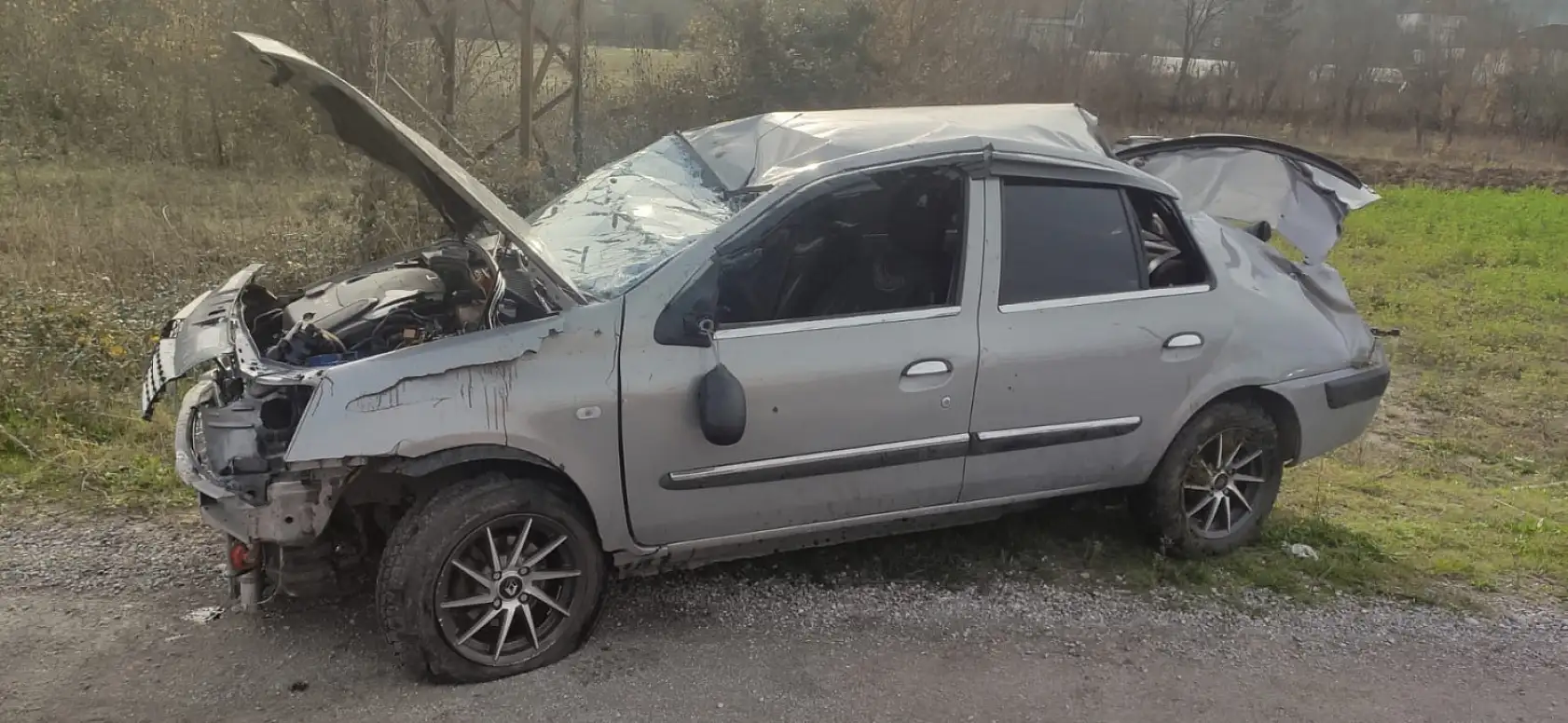 Karşı şeride geçip ters döndü