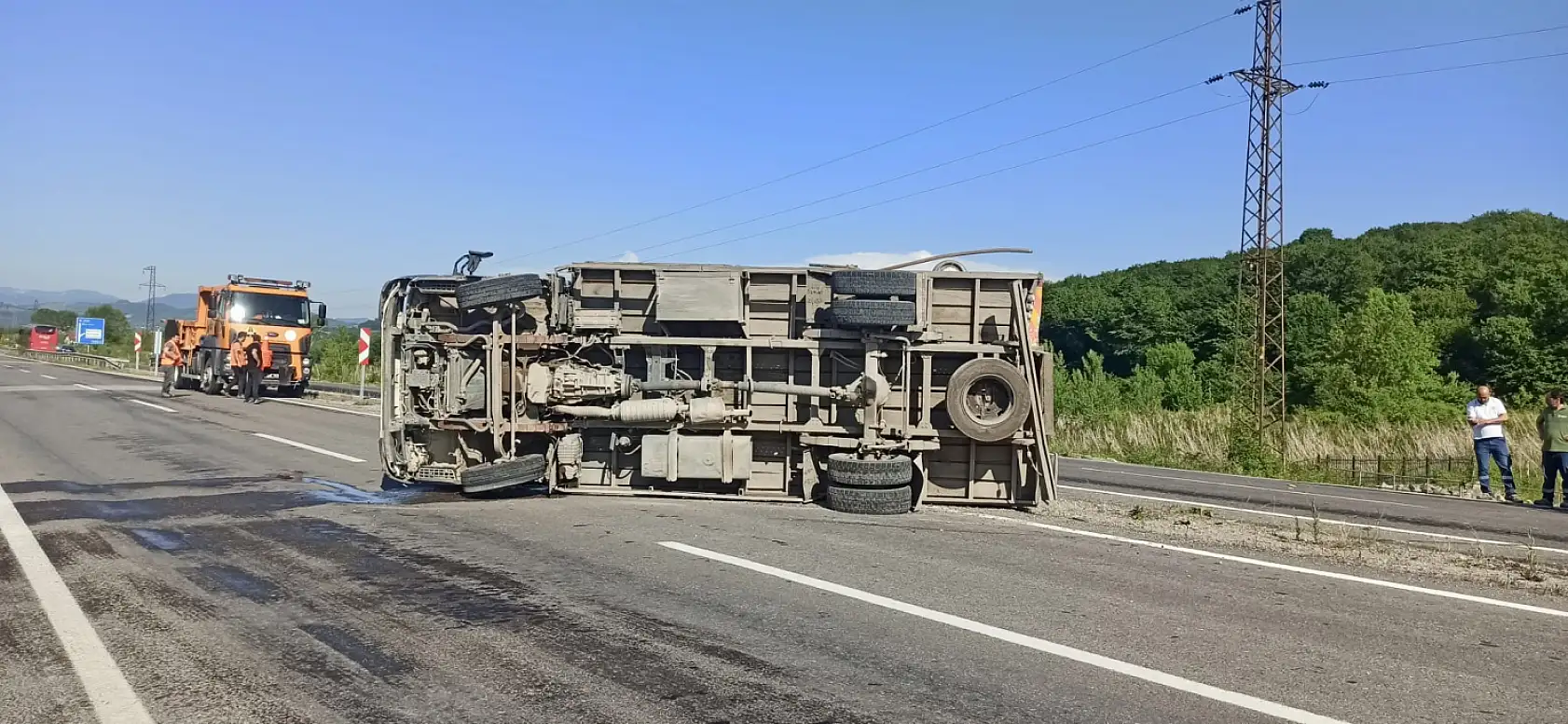 Tüp kamyonu devrildi