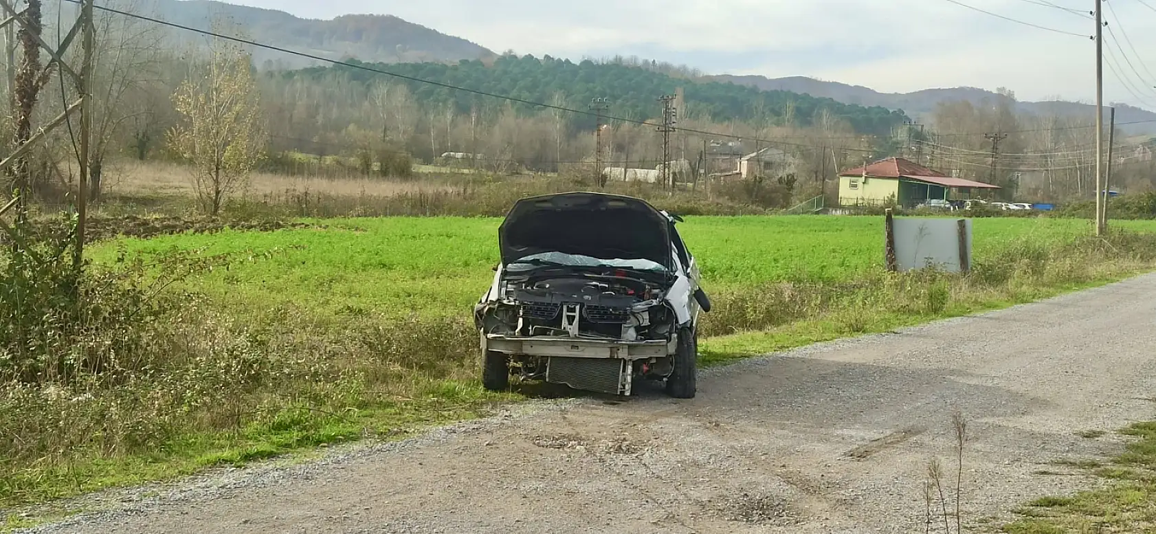 Karşı şeride geçip ters döndü