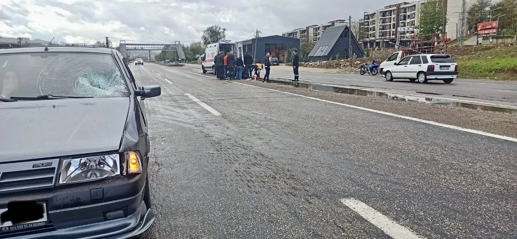 Kız öğrenciye araba çarptı