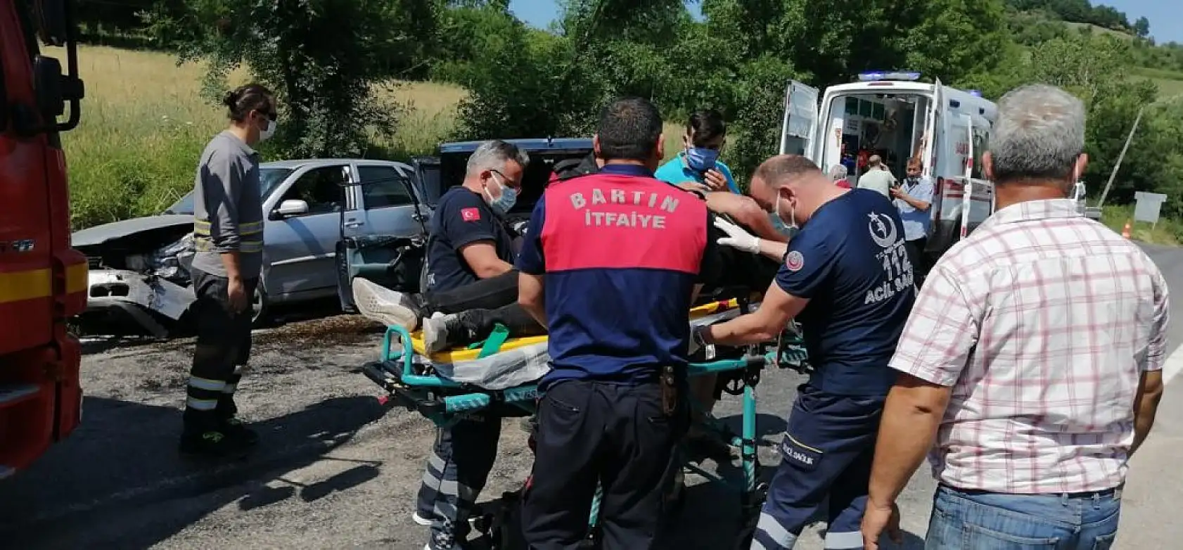 Arıt yolunda iki otomobil çarpıştı