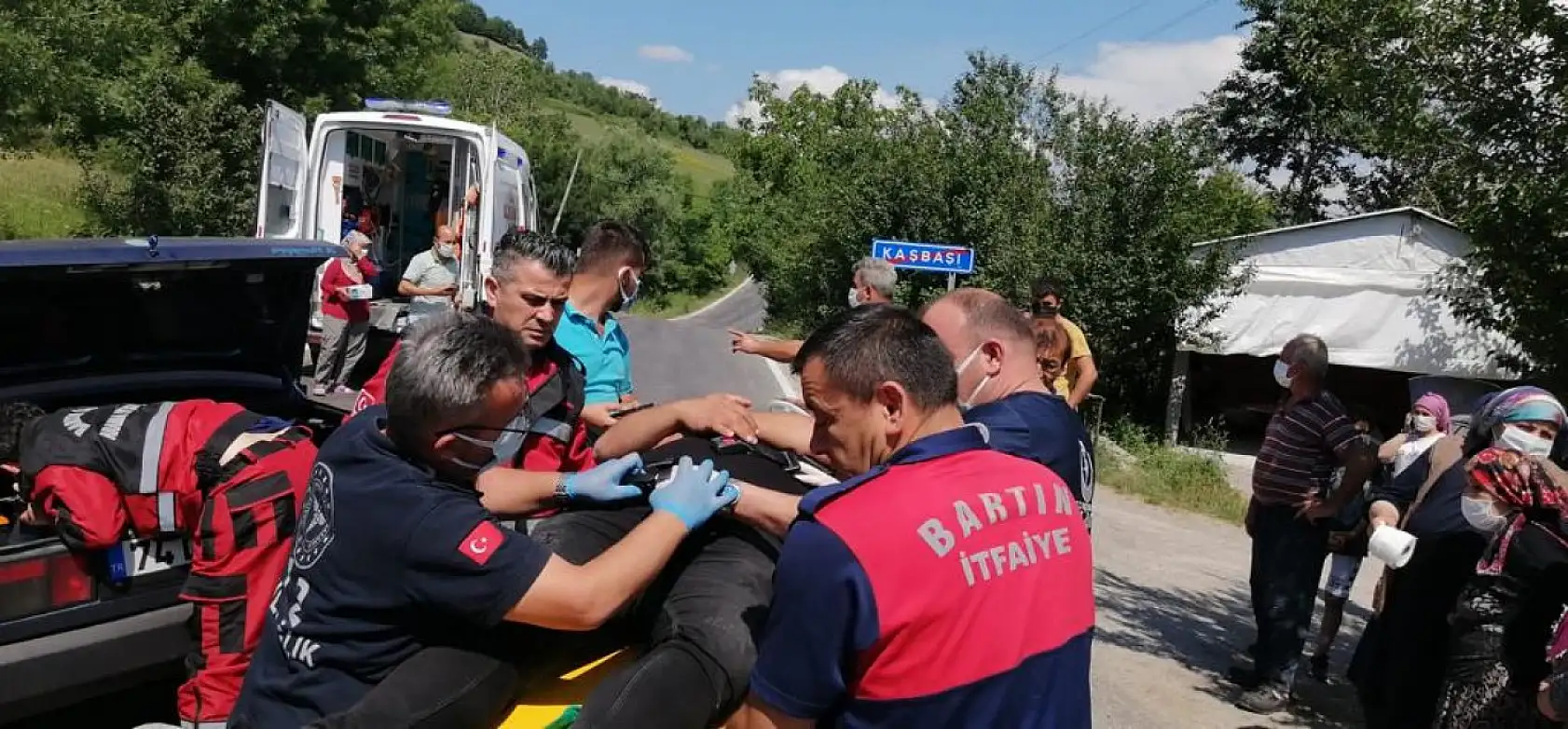 Arıt yolunda iki otomobil çarpıştı