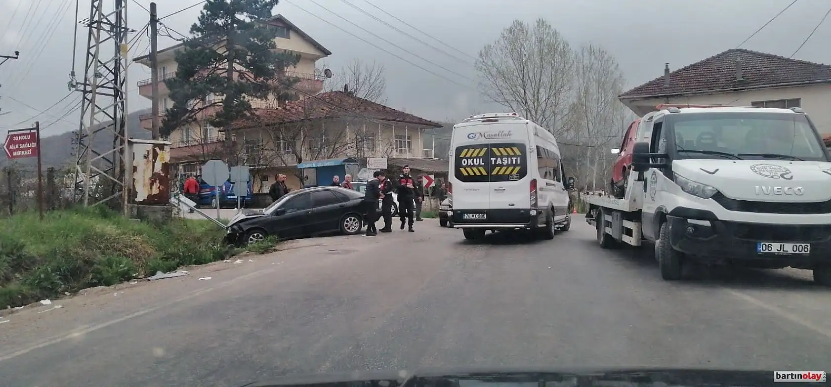 Yol ayrımında çarpıştılar