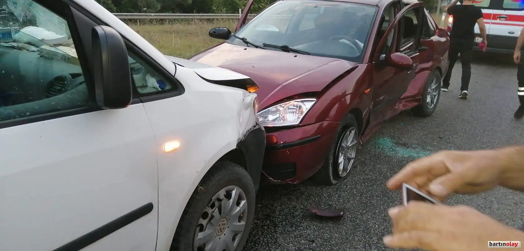 Akçamescit kavşağında kaza, 2 yaralı