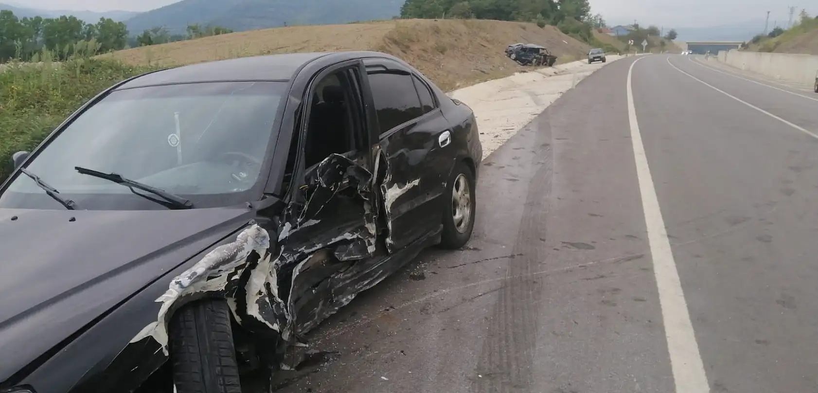 Feci kaza, otomobil hurdaya döndü