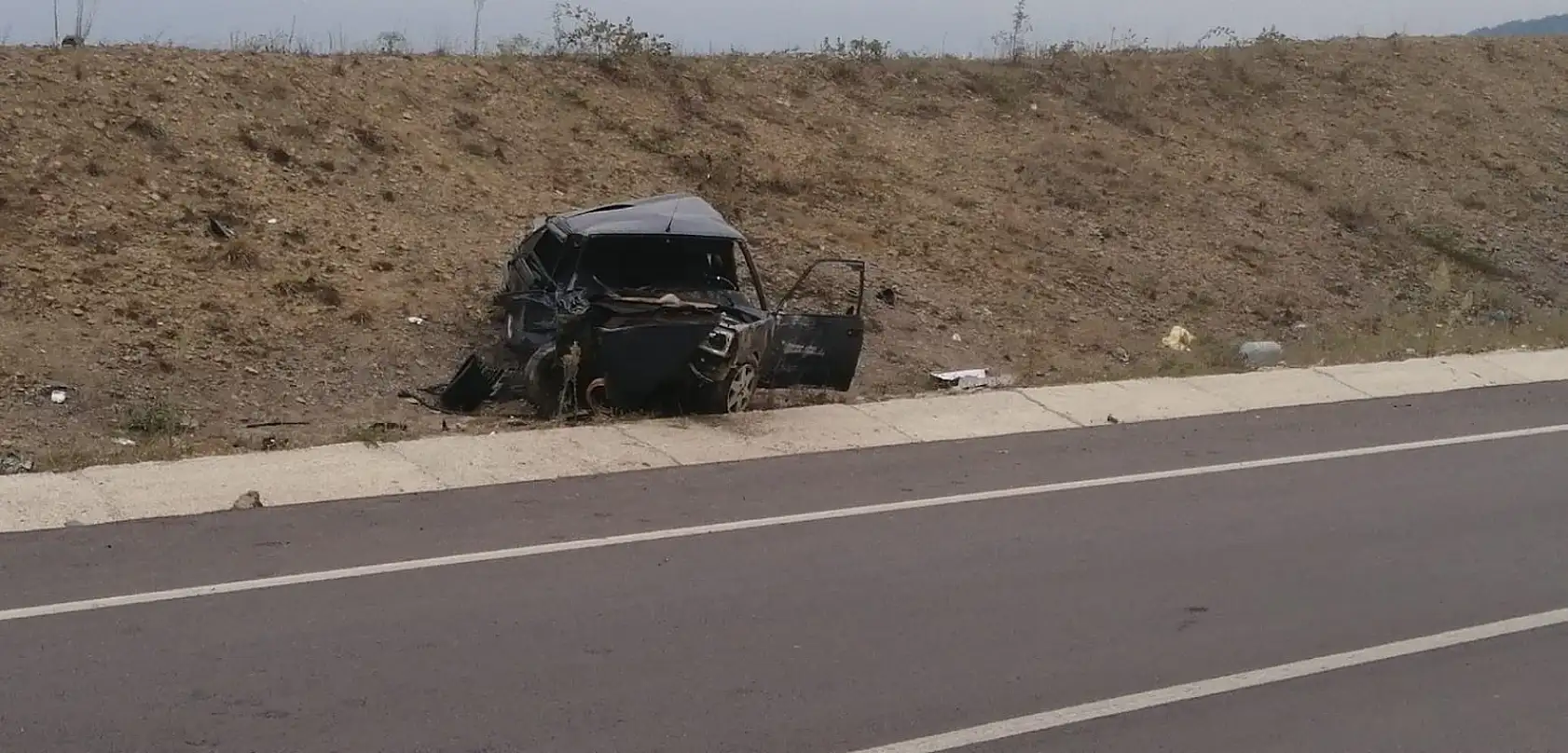 Feci kaza, otomobil hurdaya döndü