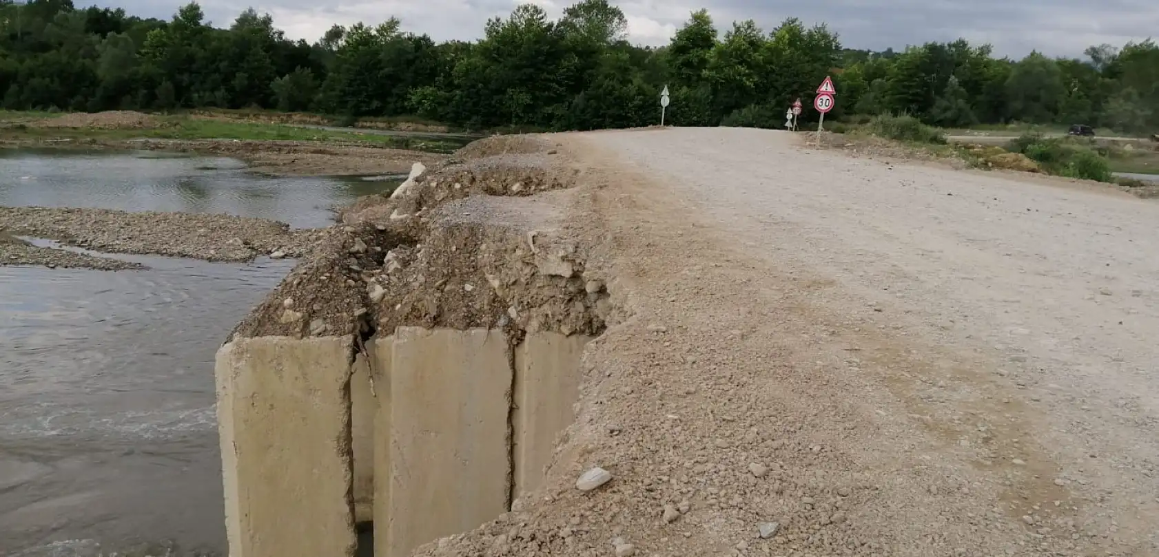 Dolgu yolda ilginç kaza